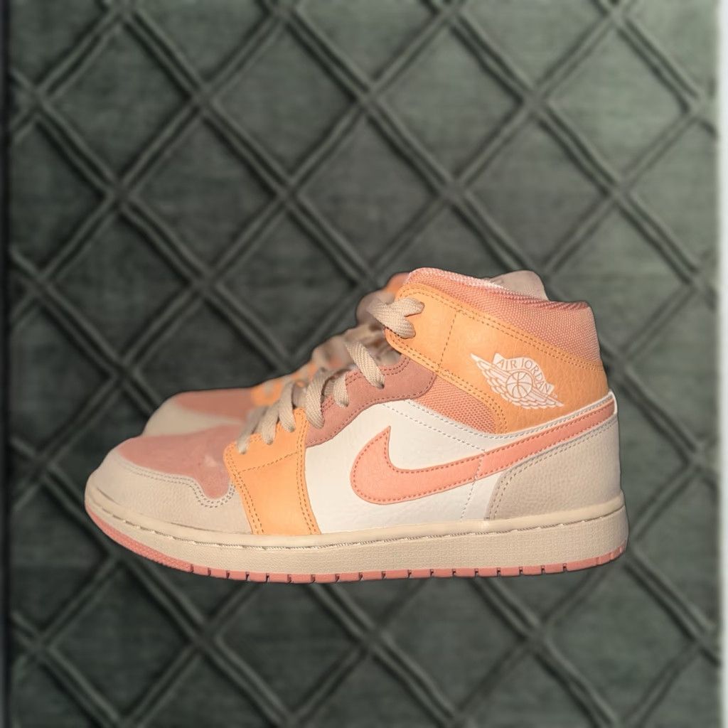 Jordan 1 Mid Apricot Orange Sneaker Mens 10.5 Size 12W Rare Jordan 1 Mid Apricot Orange Sneaker Mens 10.5 12W Rare