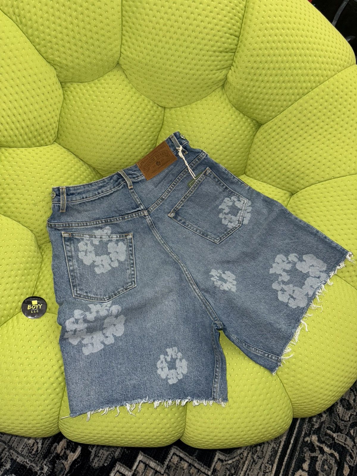 DENIM TEARS Wreath logo Jean shorts SMALL Size US 30 / EU 46 - 2 Thumbnail