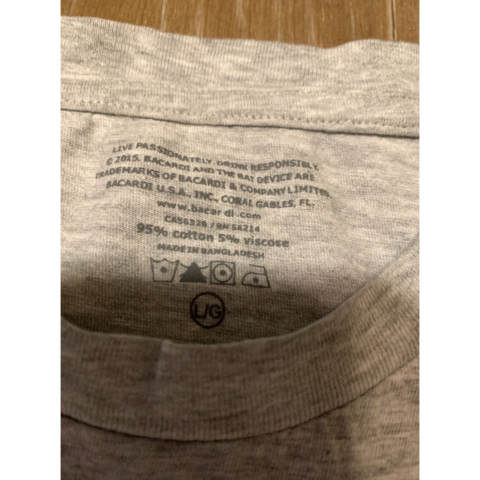 Vintage VINTAGE BACARDI BAT GRAY Graphic Tee Shirt Mens XL Gray 100% Cotton Short Sleeve Geometric 1980s-1990s Size US XL / EU 56 / 4 - 2 Thumbnail