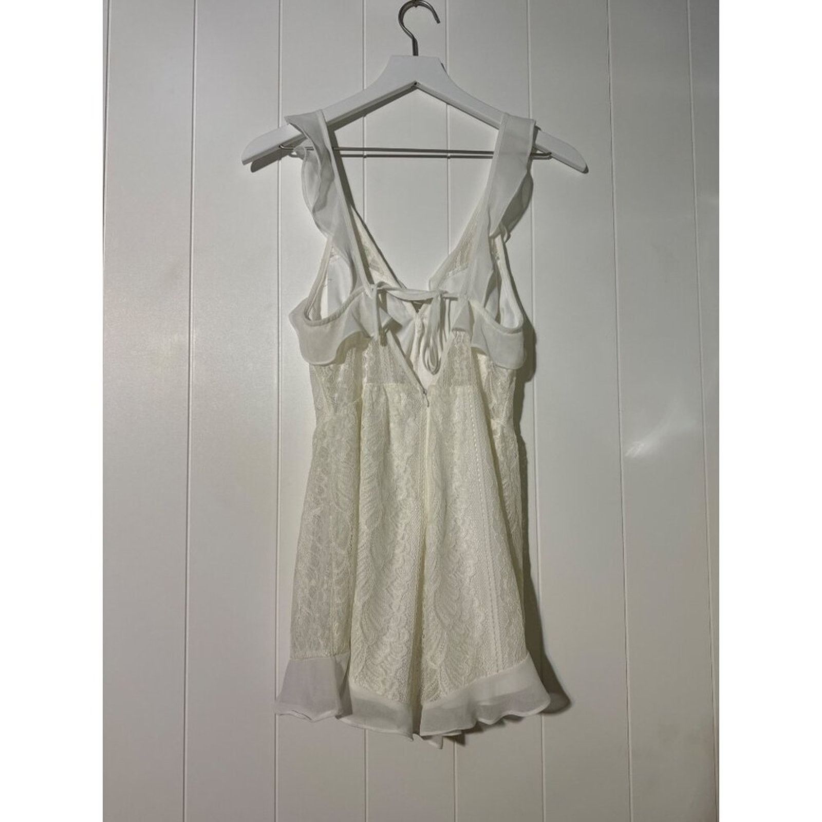 Other Vestique White Lace Romper Ruffle Sleeve Open Back Medium Size 24" / US 00 / IT 34 - 4 Thumbnail