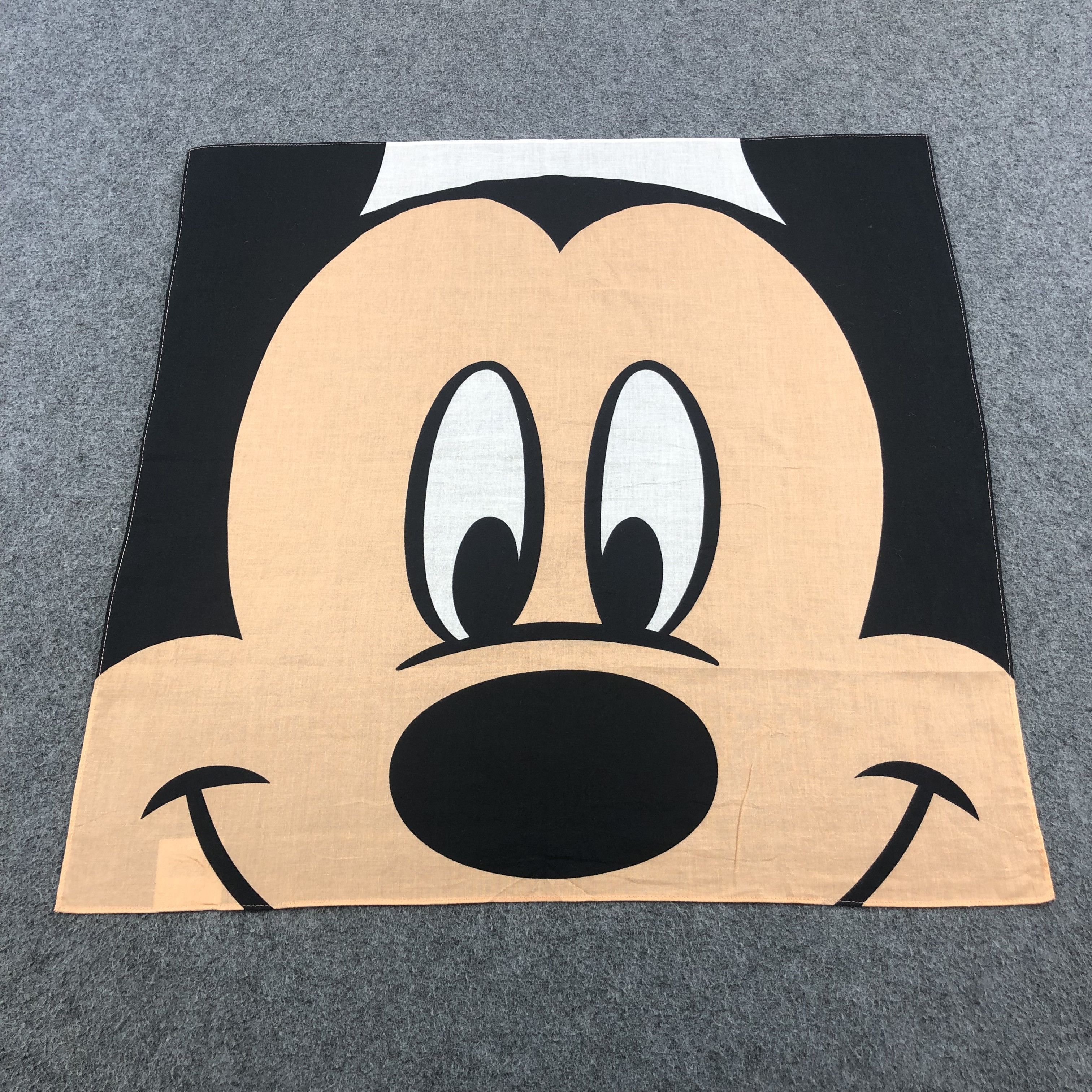 Disney × Mickey Mouse × Vintage Big Mickey Face Handkerchief Neckerchief Bandana X40 Size ONE SIZE - 1 Thumbnail