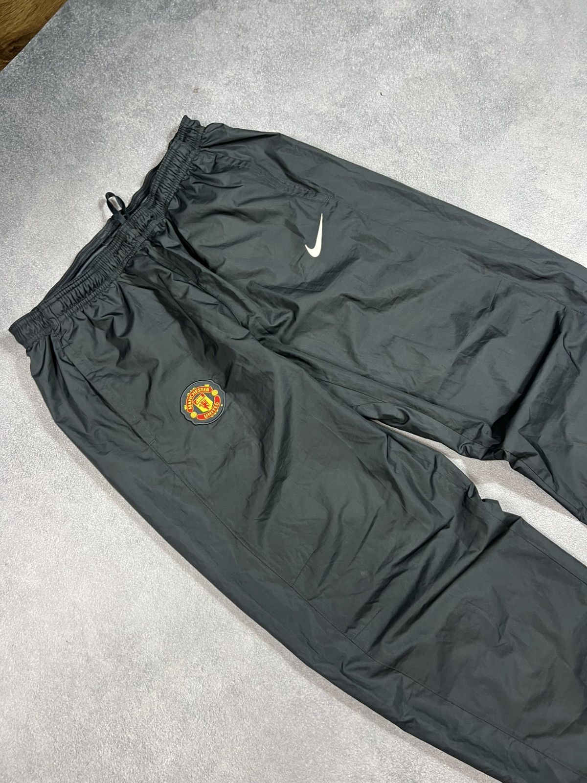 Nike 🖤 OOs Nike Vintage Manchester United Nylon Baggy Drill Pants Size US 36 / EU 52 - 6 Thumbnail