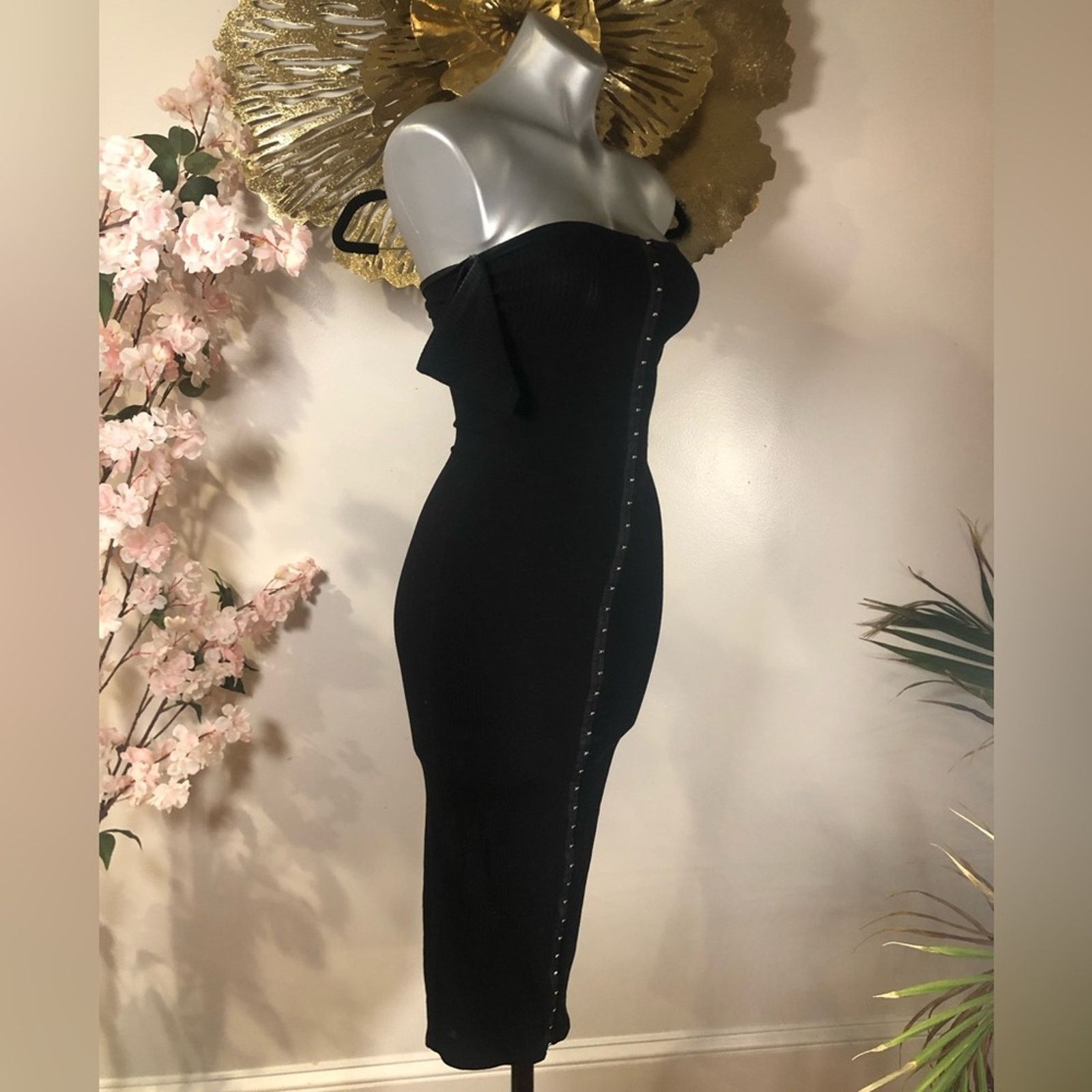 Reformation Reformation Dress Body con front clasp row design Size M / US 6-8 / IT 42-44 - 4 Thumbnail