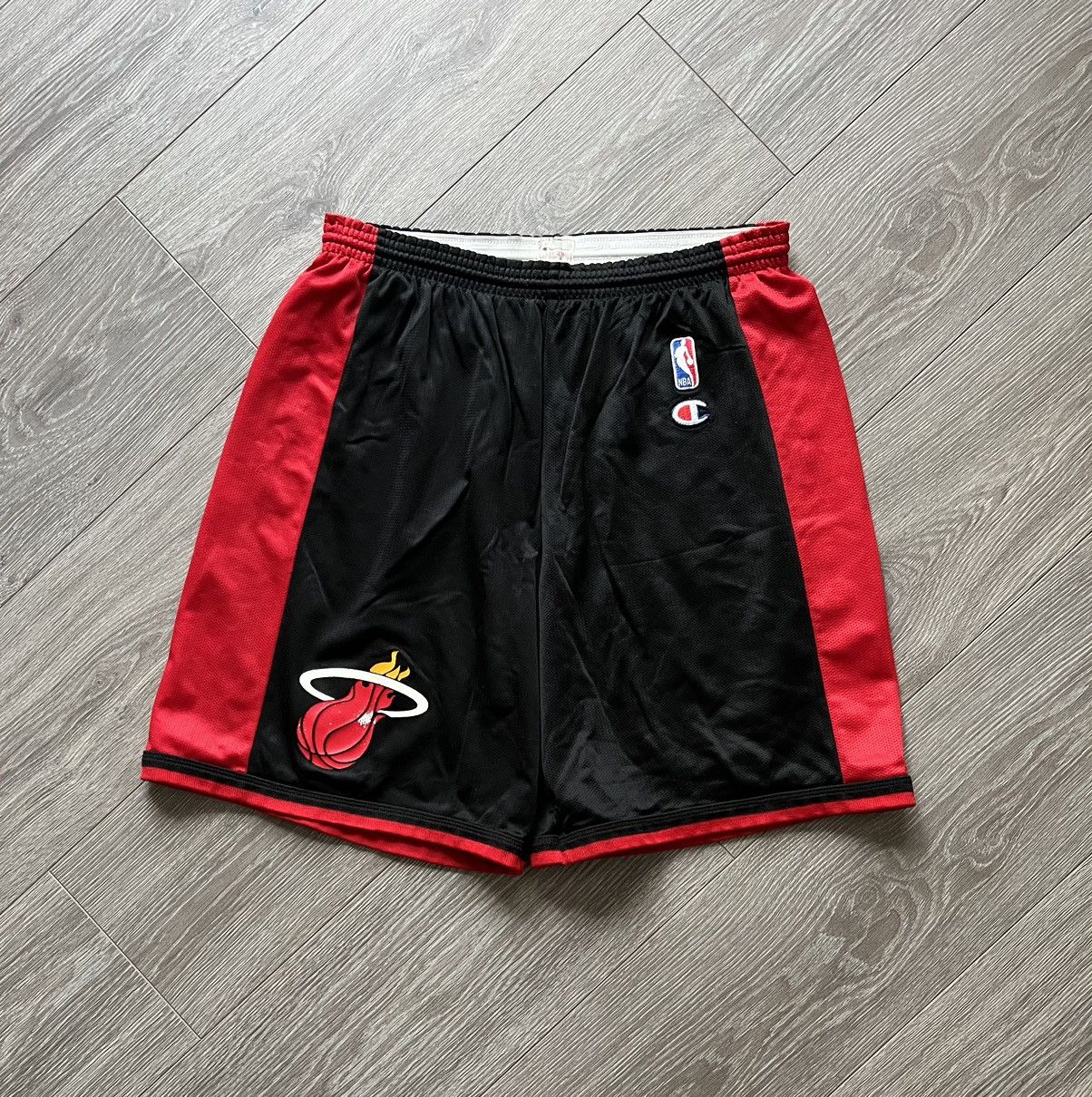 Champion × NBA × Vintage VINTAGE MIAMI HEAT NBA BASKETBALL SHORTS CHAMPION Size US 32 / EU 48 - 1 Thumbnail