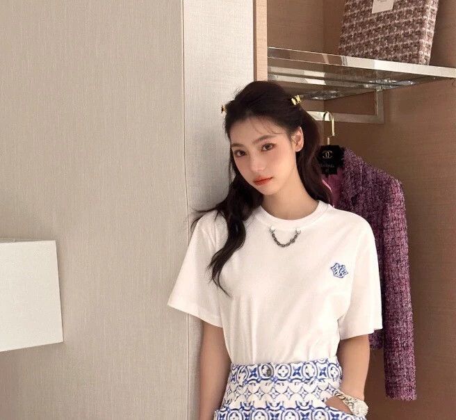 Louis Vuitton Louis Vuitton White logo embroidered cotton crewneck T-shi Size M / US 6-8 / IT 42-44 - 8 Thumbnail