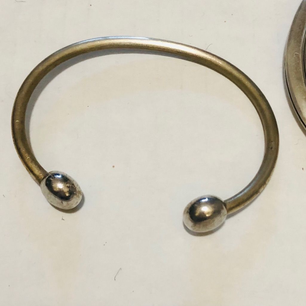 Vintage Vintage Gold Metal Bangle Bracelets Set of 4 Fashion Jewelry Size ONE SIZE - 3 Thumbnail