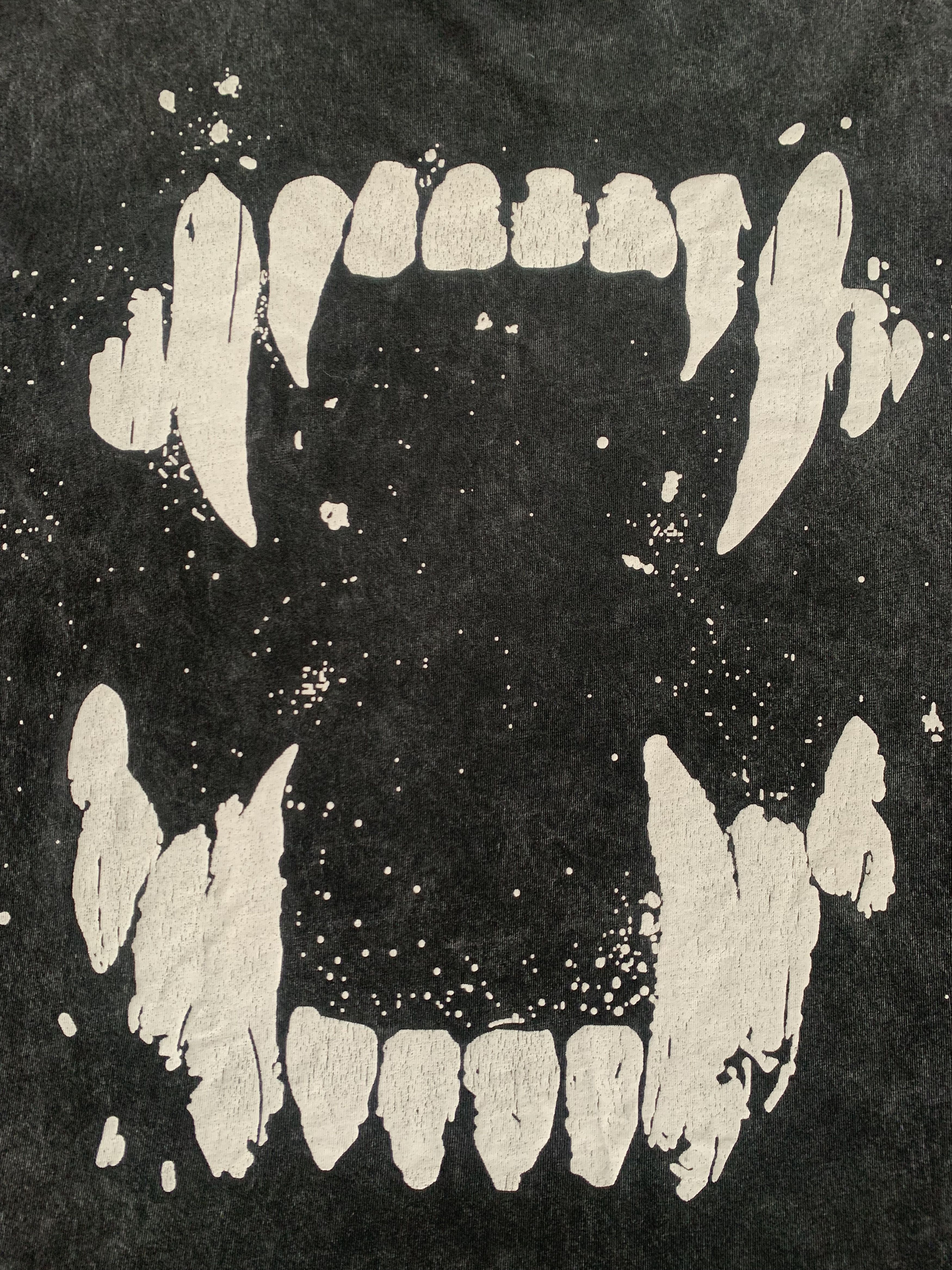 Expert Horror Vintage Vampire Teeth Printed Horror T Shirt Size US XL / EU 56 / 4 - 5 Thumbnail