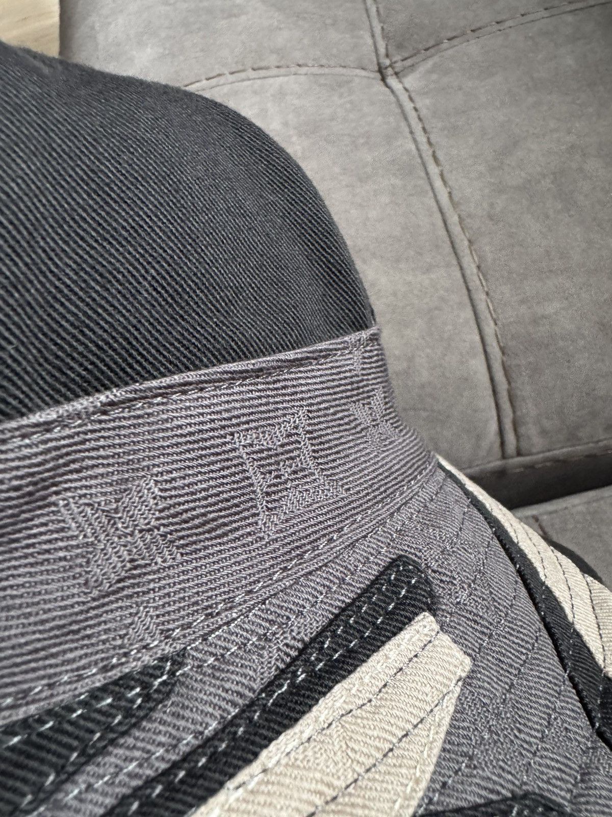 Louis Vuitton LOUIS VUITTON bucket hat study all photos and description Size ONE SIZE - 23 Thumbnail