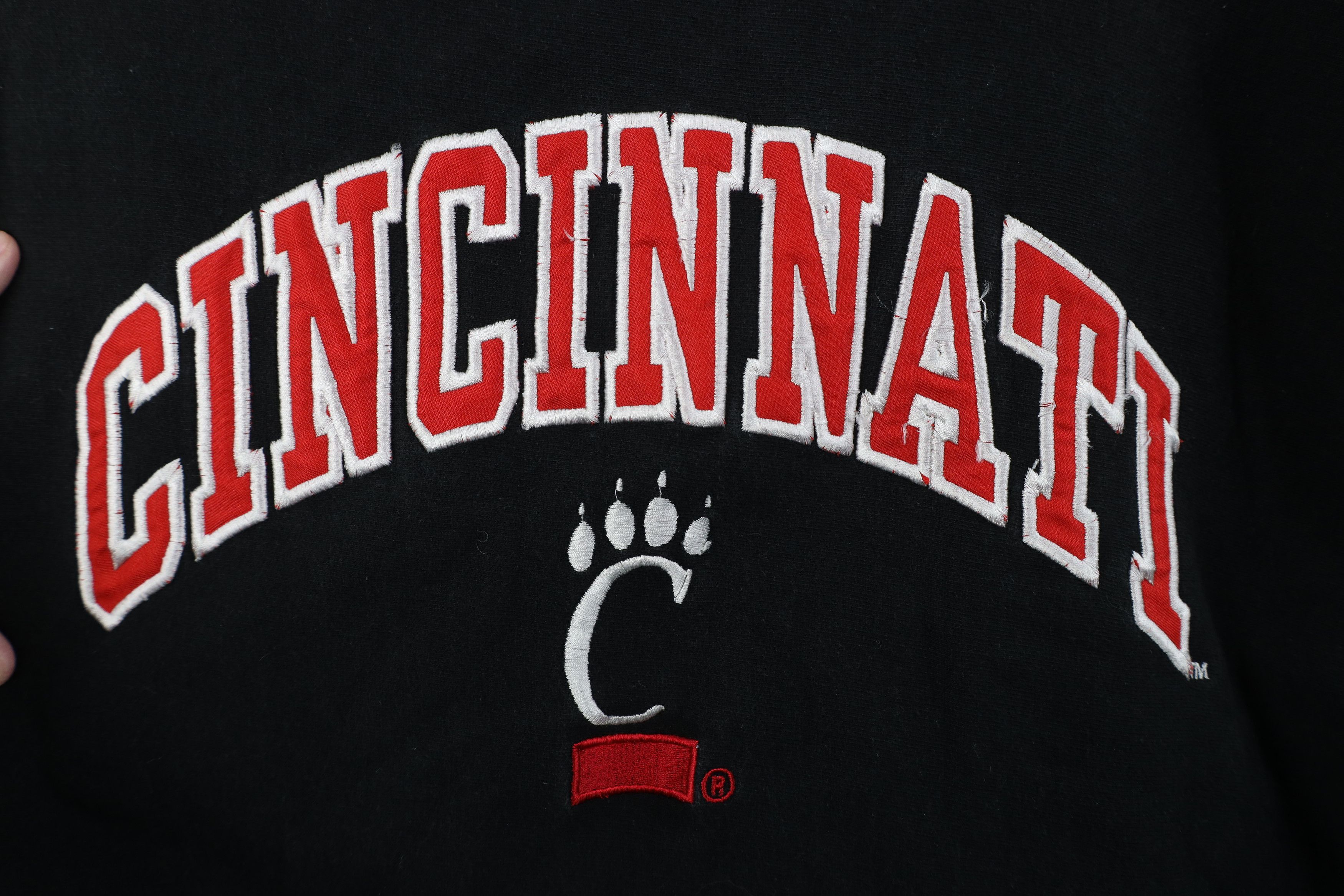 Vintage Vintage 90s University of Cincinnati Crewneck Sweatshirt Size US XL / EU 56 / 4 - 4 Thumbnail