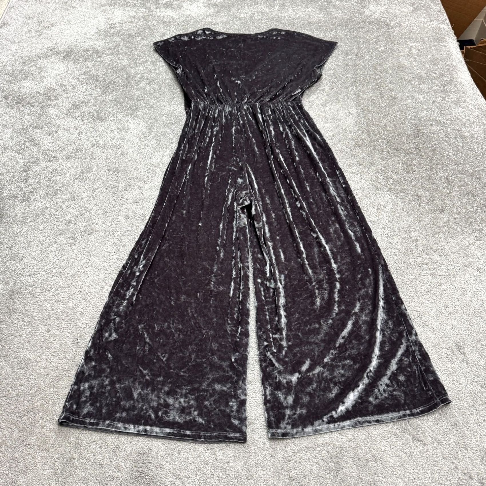 Urban Outfitters Urban Outfitters Velvet Wide Leg Jumpsuit Womens Large Silver Gray V-Neck Party Size 36" / US 14 / IT 50 - 2 Thumbnail