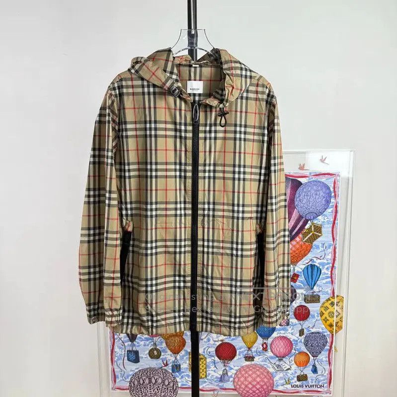 Burberry Burberry Color-Block Women's Jacket in Large. Size L / US 10 / IT 46 - 1 Thumbnail