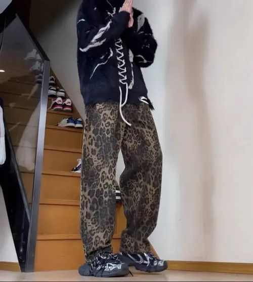 VIBE Retro straight leg loose fitting leopard print jeans Size US 32 / EU 48 - 4 Thumbnail
