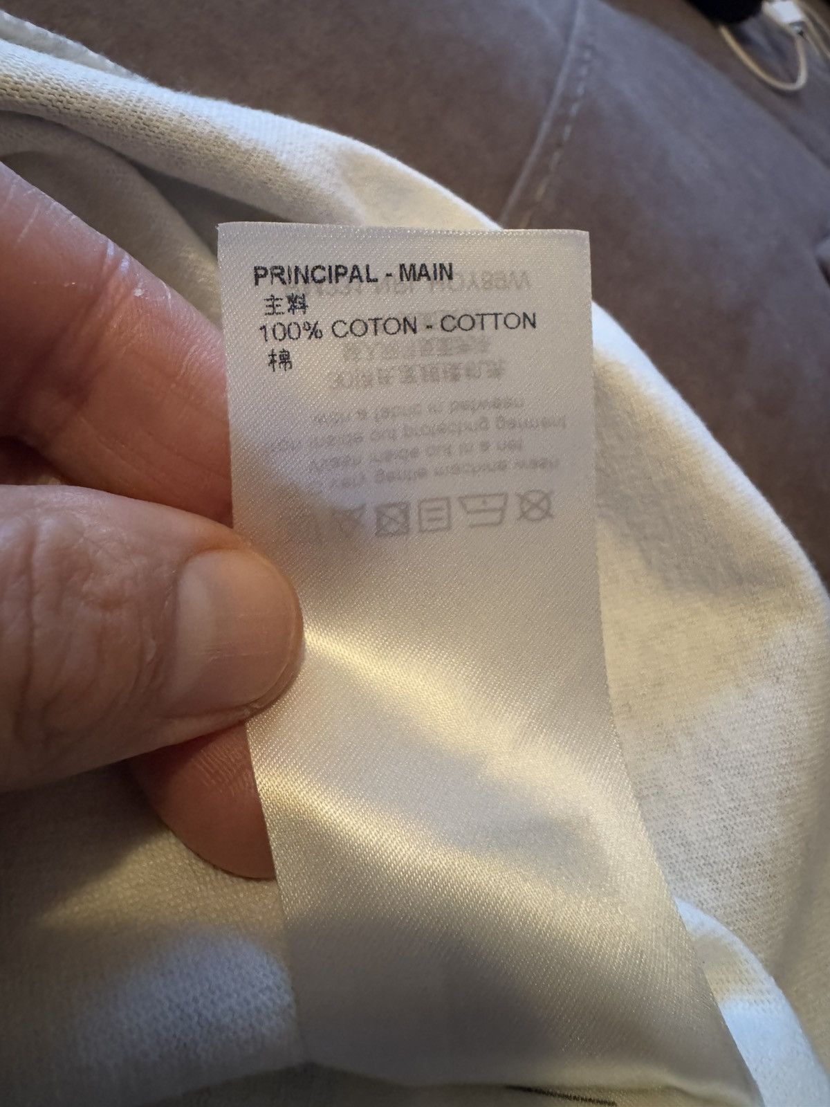 Louis Vuitton LOUIS VUITTON tshirt , real measurements by tape in photos Size US M / EU 48-50 / 2 - 9 Thumbnail