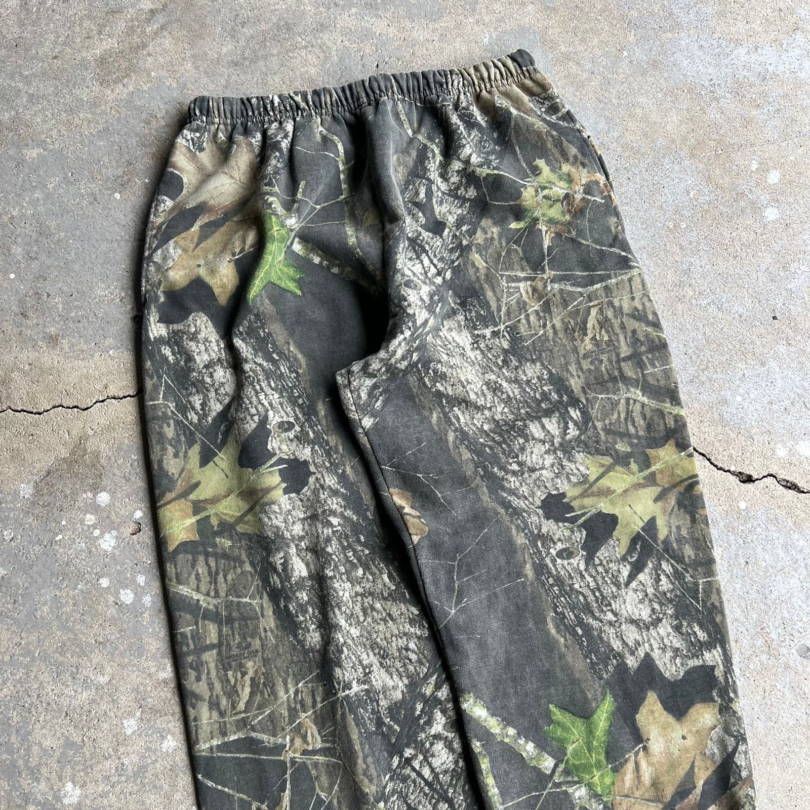 Vintage Vintage realtree camo jerzees essential blank sweatpants Size US 30 / EU 46 - 2 Thumbnail