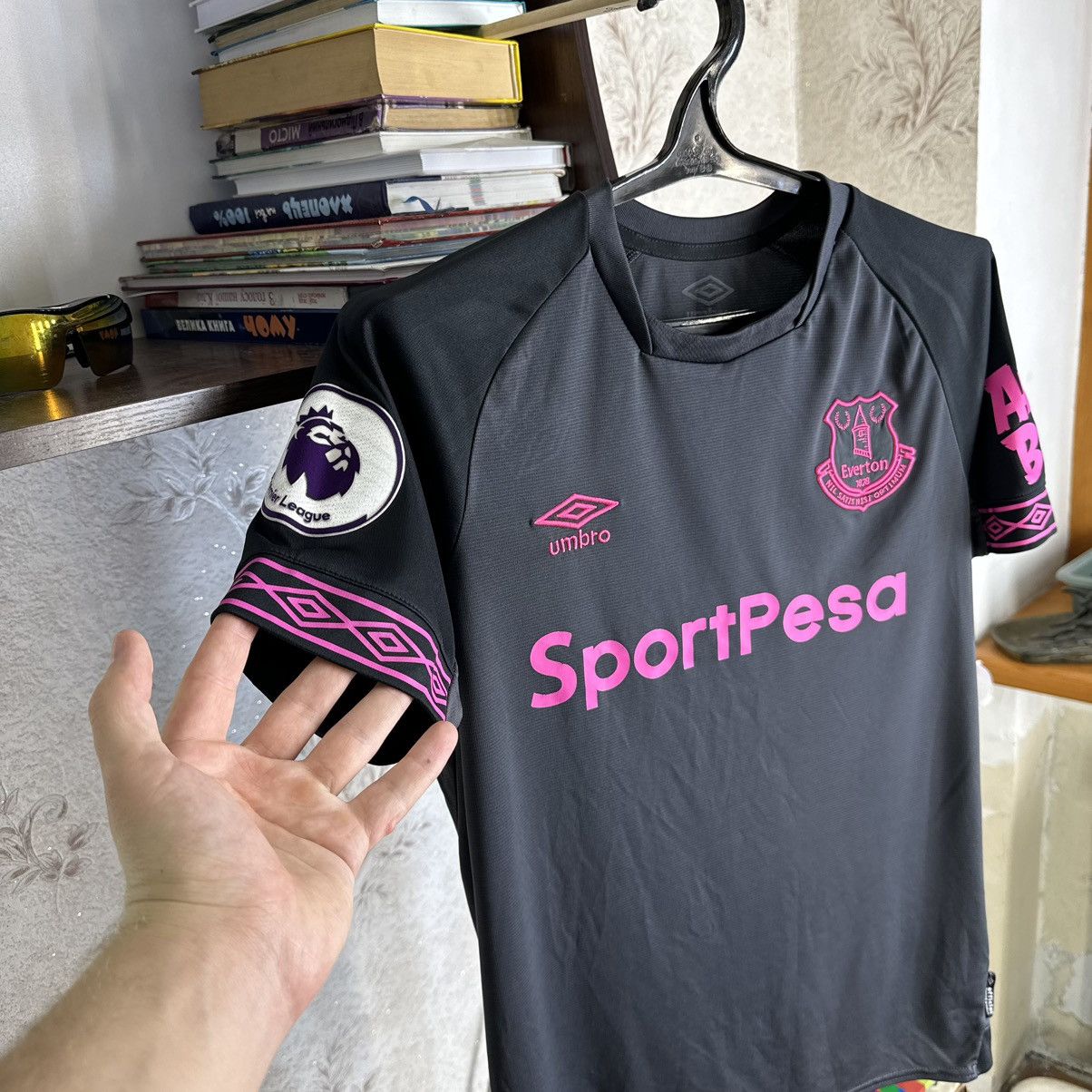 Umbro Umbro Everton 2018-19 Jersey Away Richarlison #30 Black S Size US S / EU 44-46 / 1 - 10 Thumbnail