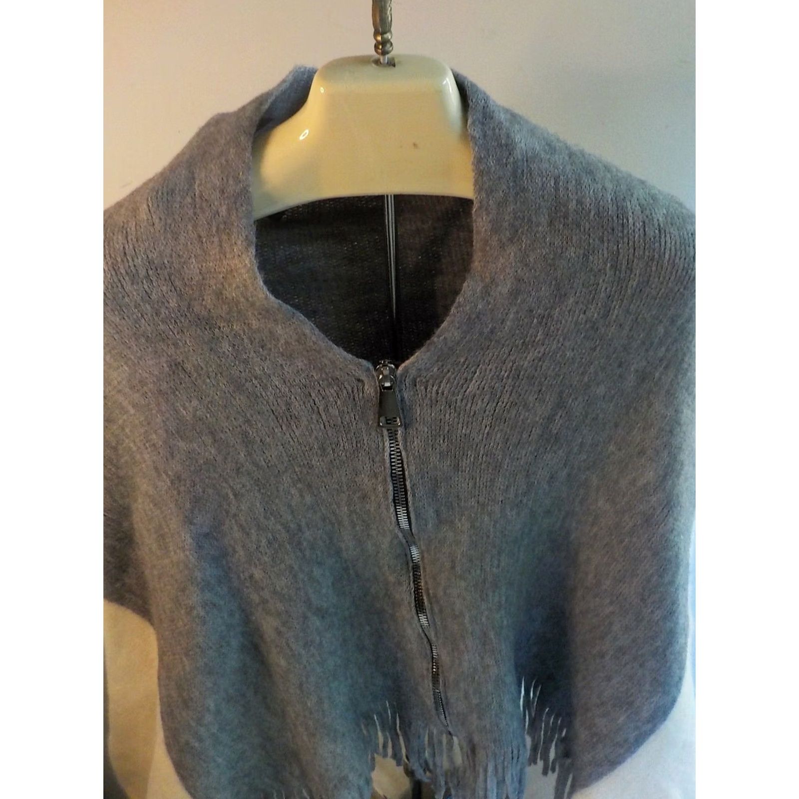 Steve Madden Steve Madden Sweater Cape/Poncho One Size 2 Tone Zip Front Gray/Ivory Acrylic Womens Size ONE SIZE - 2 Thumbnail