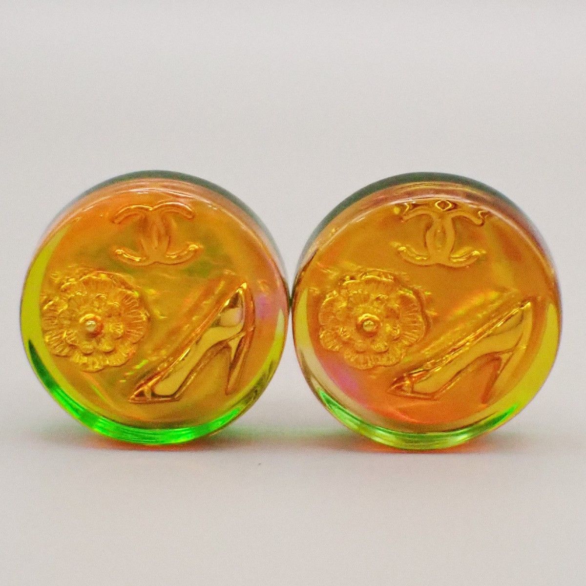 Chanel Chanel Vintage CC Round Holographic Aurora Clip-On Earrings Plastic Size ONE SIZE - 1 Thumbnail