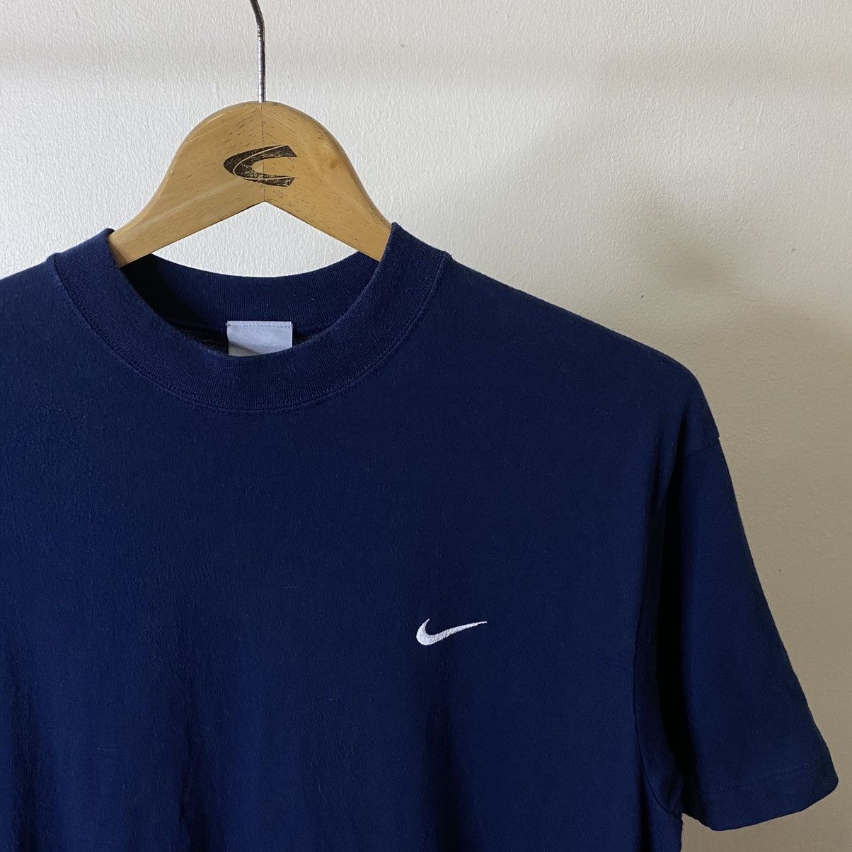 Nike Vintage 2000s Nike Essential Embroidery Small Swoosh Tshirt Size US M / EU 48-50 / 2 - 2 Thumbnail