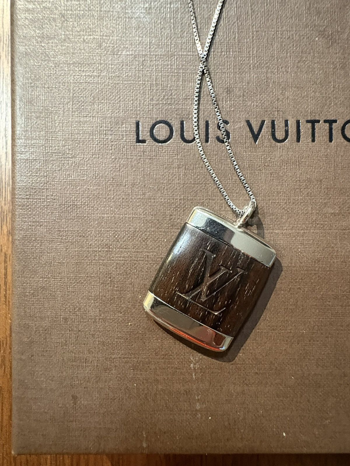 Louis Vuitton Louis Vuitton Metal/Wood Necklace Size ONE SIZE - 4 Thumbnail