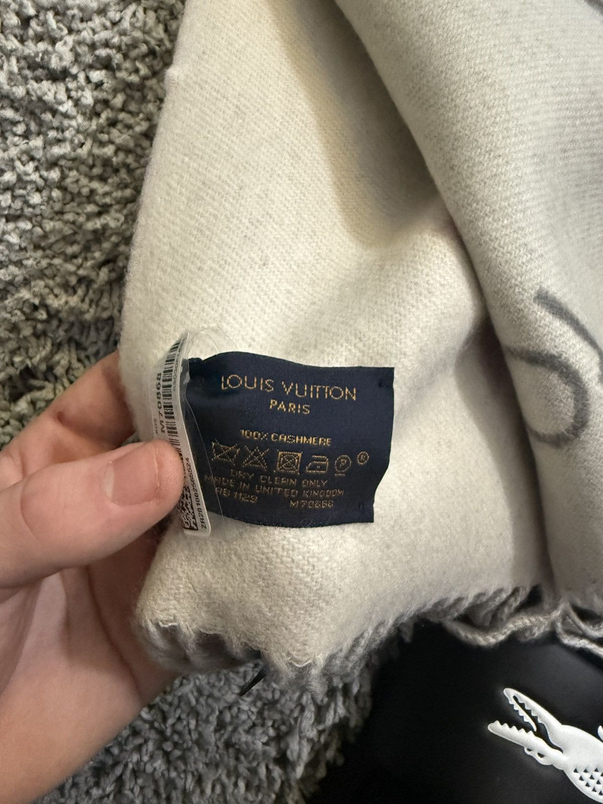 Louis Vuitton LOUIS VUITTON Cashmere Scarf Size ONE SIZE - 7 Thumbnail