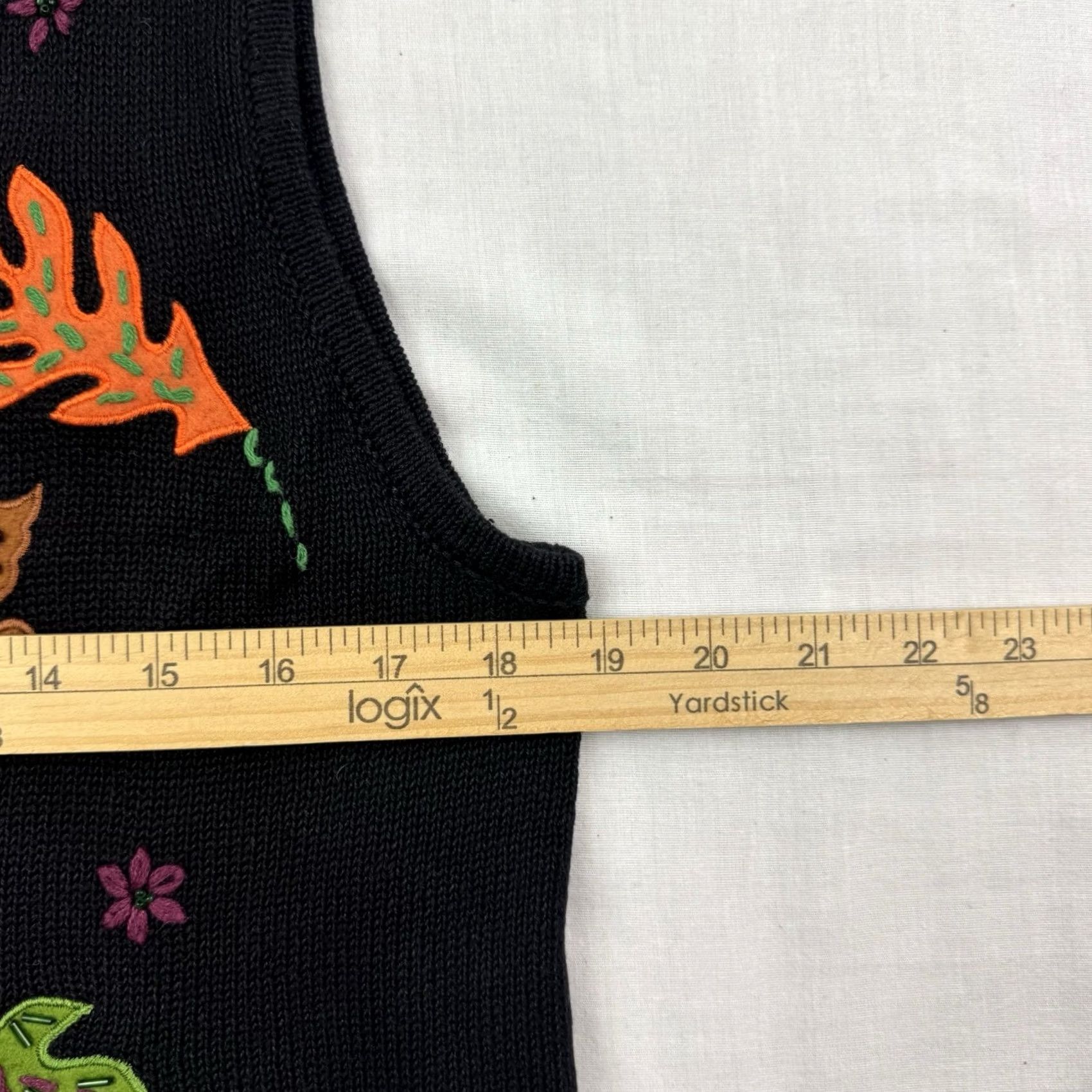 Vintage VINTAGE Arriviste Black Y2K Fall Sweater Vest Womens M Button V-Neck Size M / US 6-8 / IT 42-44 - 6 Thumbnail