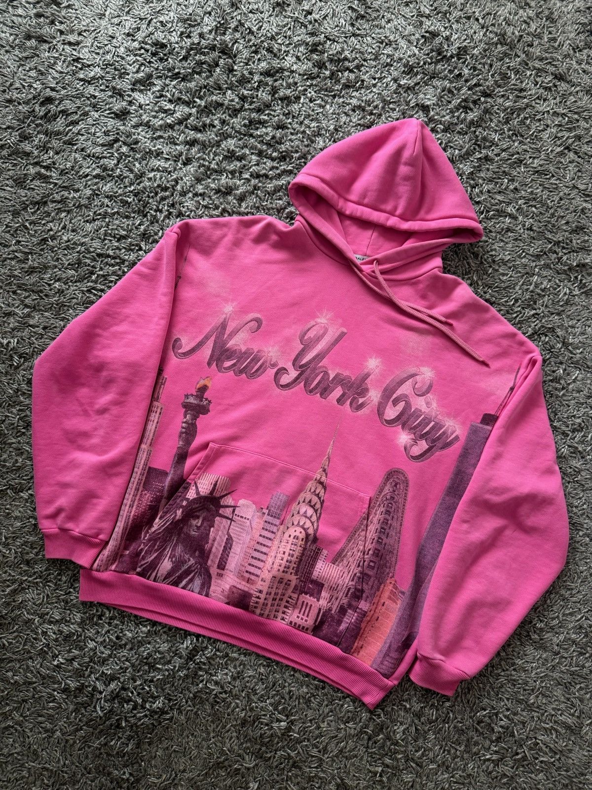 Balenciaga Balenciaga NYC Airbrush Hoodie Size US S / EU 44-46 / 1 - 1 Thumbnail