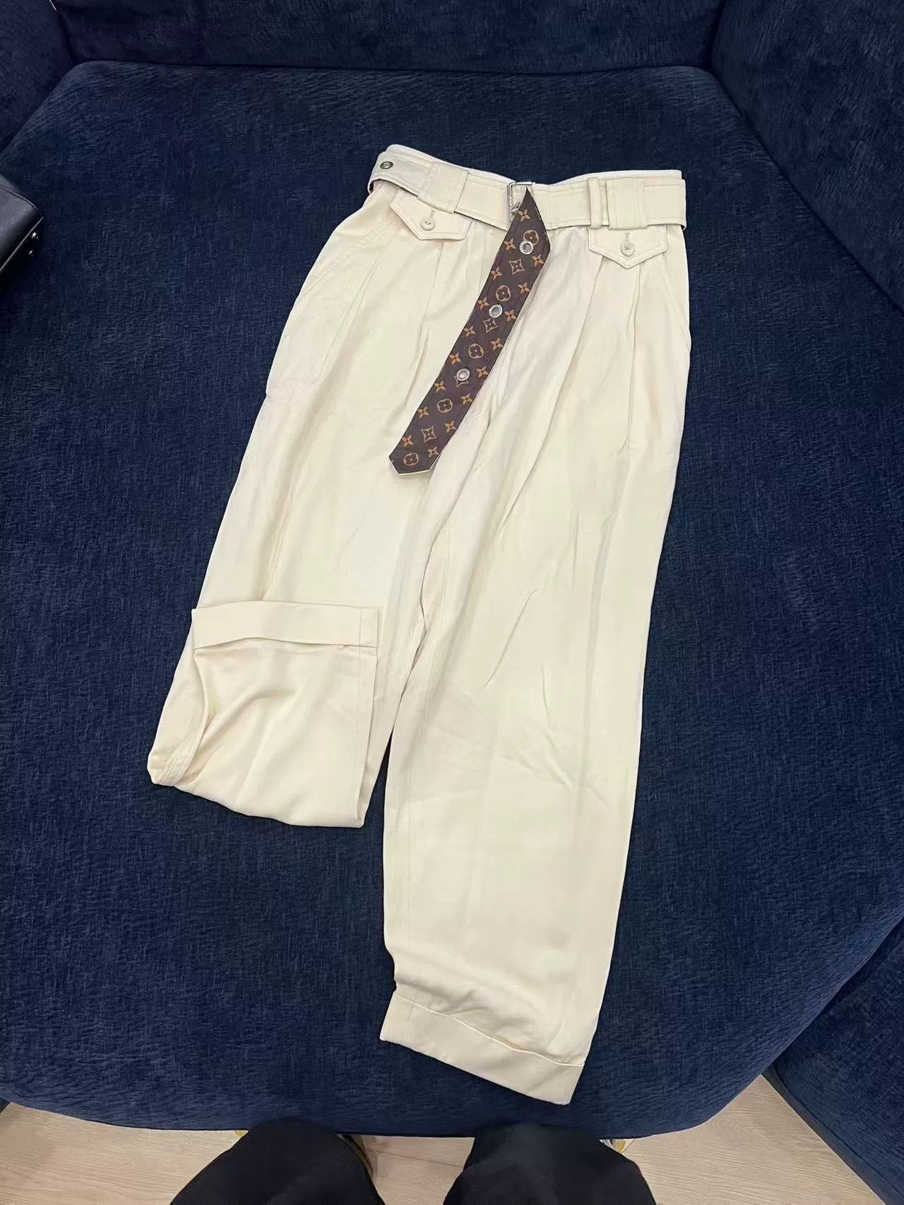Louis Vuitton LV White Cargo Pants with Belt Size US 36 / EU 52 - 1 Thumbnail