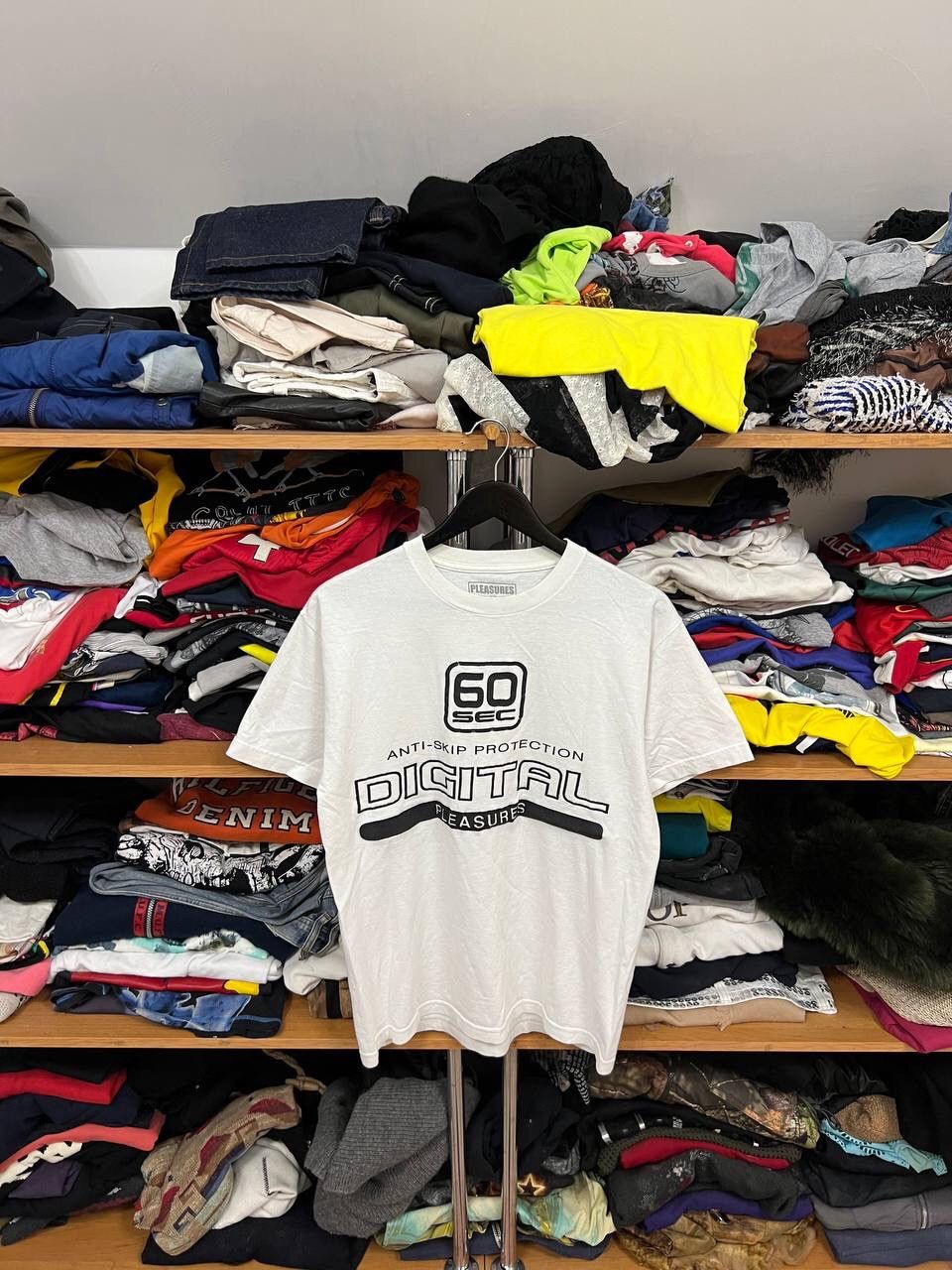 Pleasures Vintage Pleasures Logo T-shirt Size US M / EU 48-50 / 2 - 1 Thumbnail