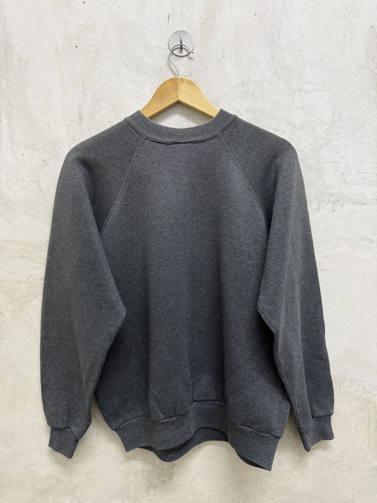 Vintage Vintage 90s Air Force Academy Sun Faded Sweatshirt Size US M / EU 48-50 / 2 - 2 Thumbnail