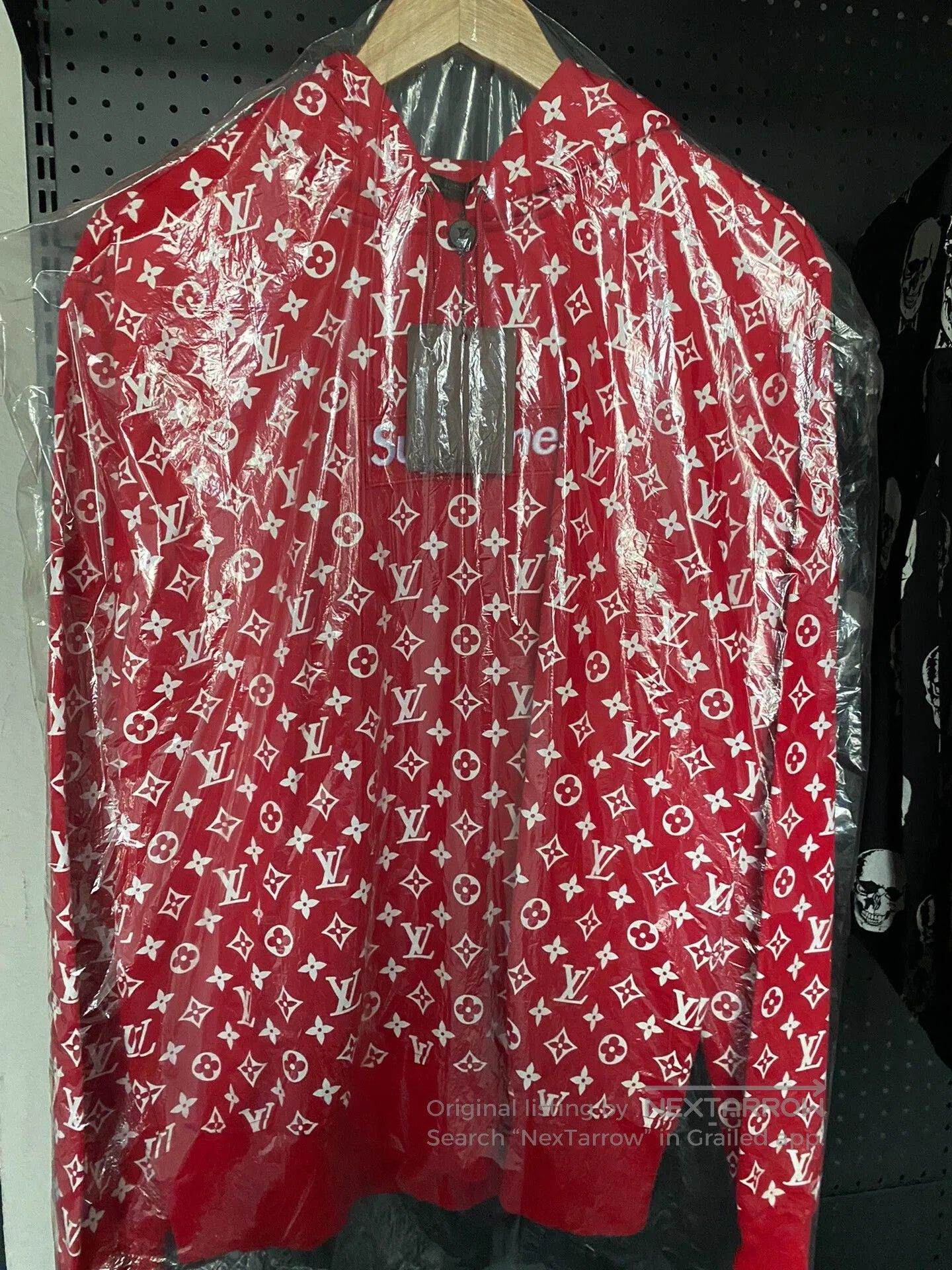 Louis Vuitton Lv x Supreme Logo Hoodie Red. Size US L / EU 52-54 / 3 - 1 Thumbnail