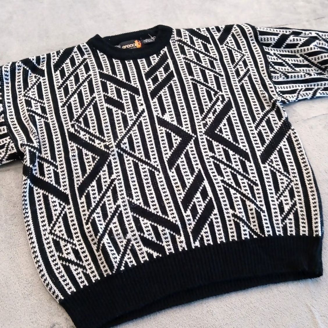 Vintage Vintage Sasson Sweater Mens Large Black Geometric Acrylic Long Sleeve Crew Neck Size US L / EU 52-54 / 3 - 4 Thumbnail