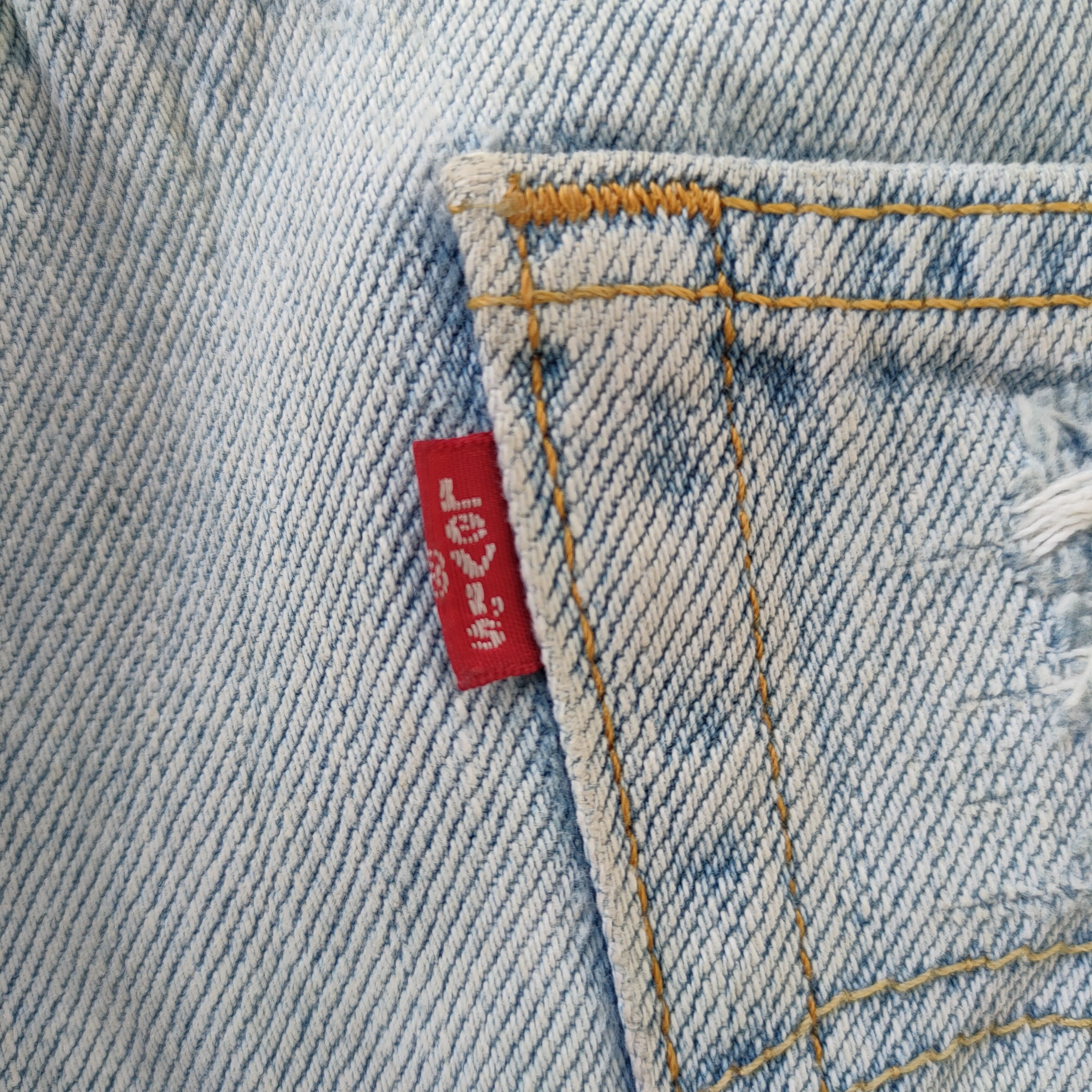 Levi's Vintage Clothing Vintage Levi's 550 Relaxed Fit light blue distressed Denim Size US 32 / EU 48 - 13 Thumbnail