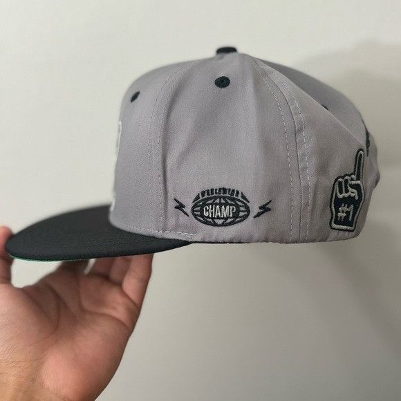 Designer NEW RAIDERS NFL PIRATE SKULL STYLE FLAT BILL SNAPBACK HAT Size ONE SIZE - 4 Thumbnail