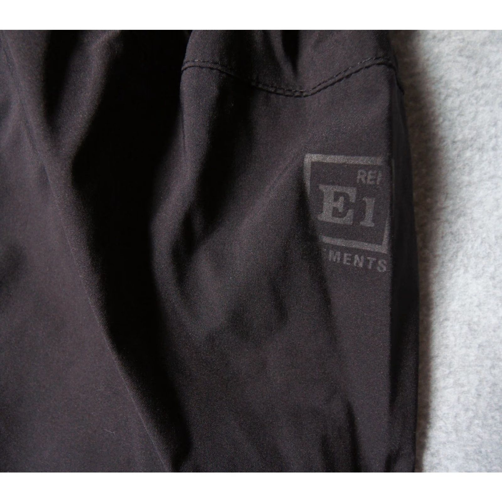 Vintage REI Pants Mens Large Black Rain Windbreaker Elements Nylon Outdoors Adult Size US 33 - 3 Thumbnail
