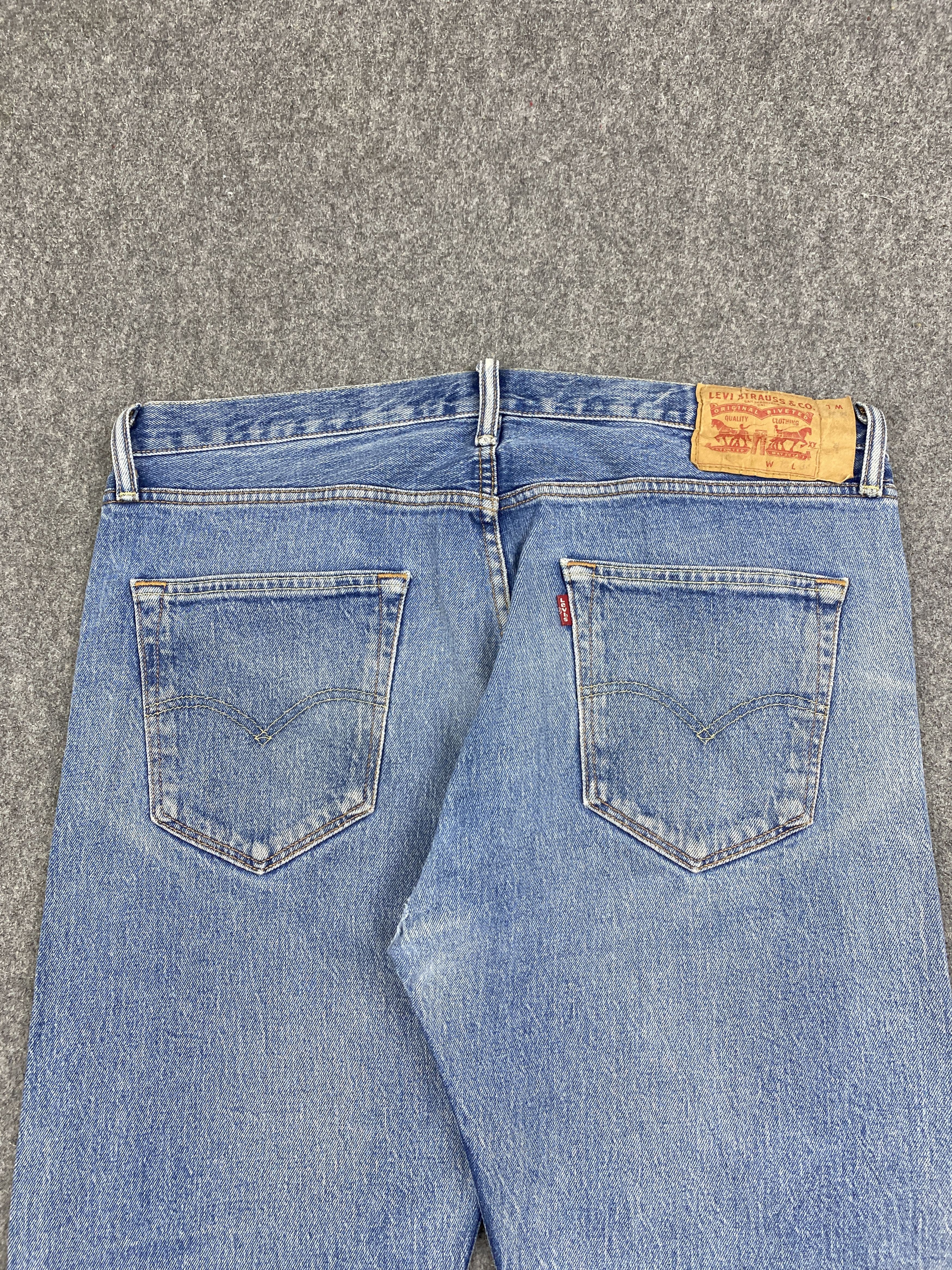 Levi's × Vintage Vintage Levi's 501 Faded Blue Jeans Size US 37 - 4 Thumbnail