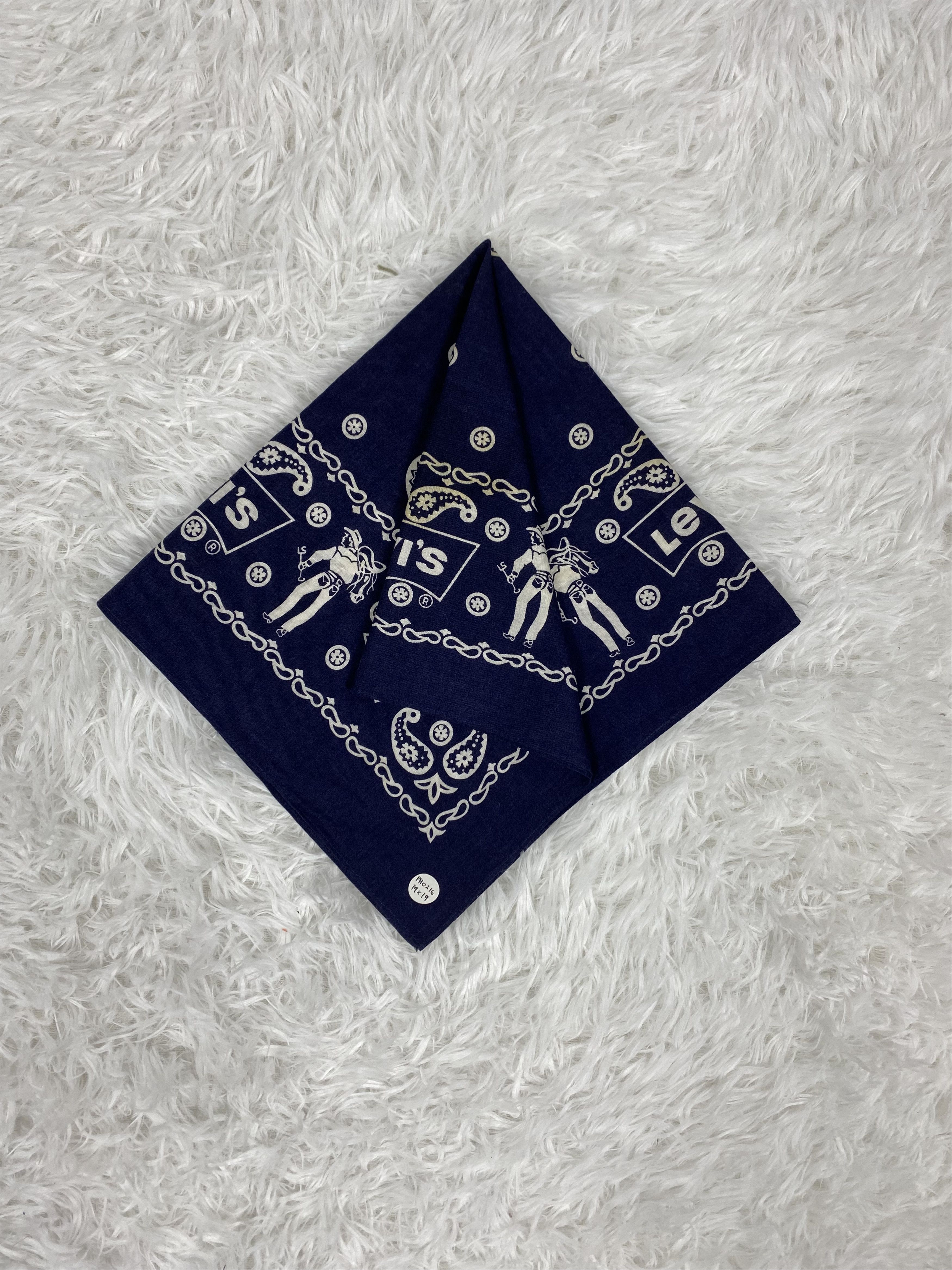Levi's Vintage Levi's Bandana Handkerchief Neckerchief PH0216 Size ONE SIZE - 1 Thumbnail