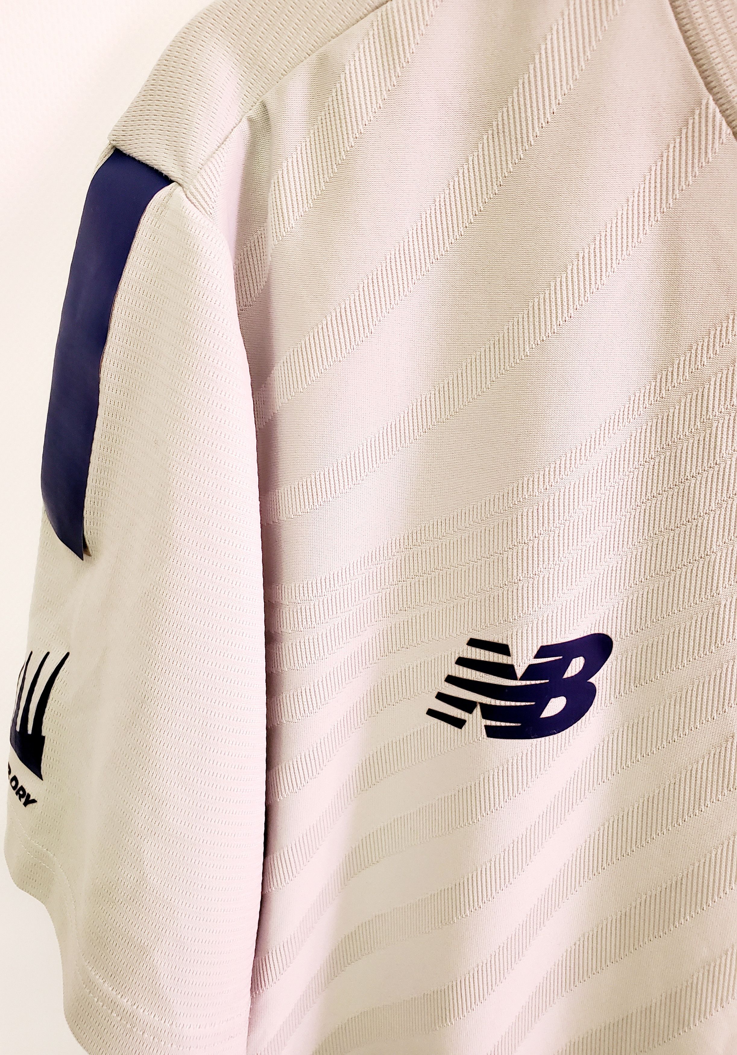 New Balance Fc Porto Pre-game Jersey 2022/23 soccer jersey size L Size US L / EU 52-54 / 3 - 3 Thumbnail