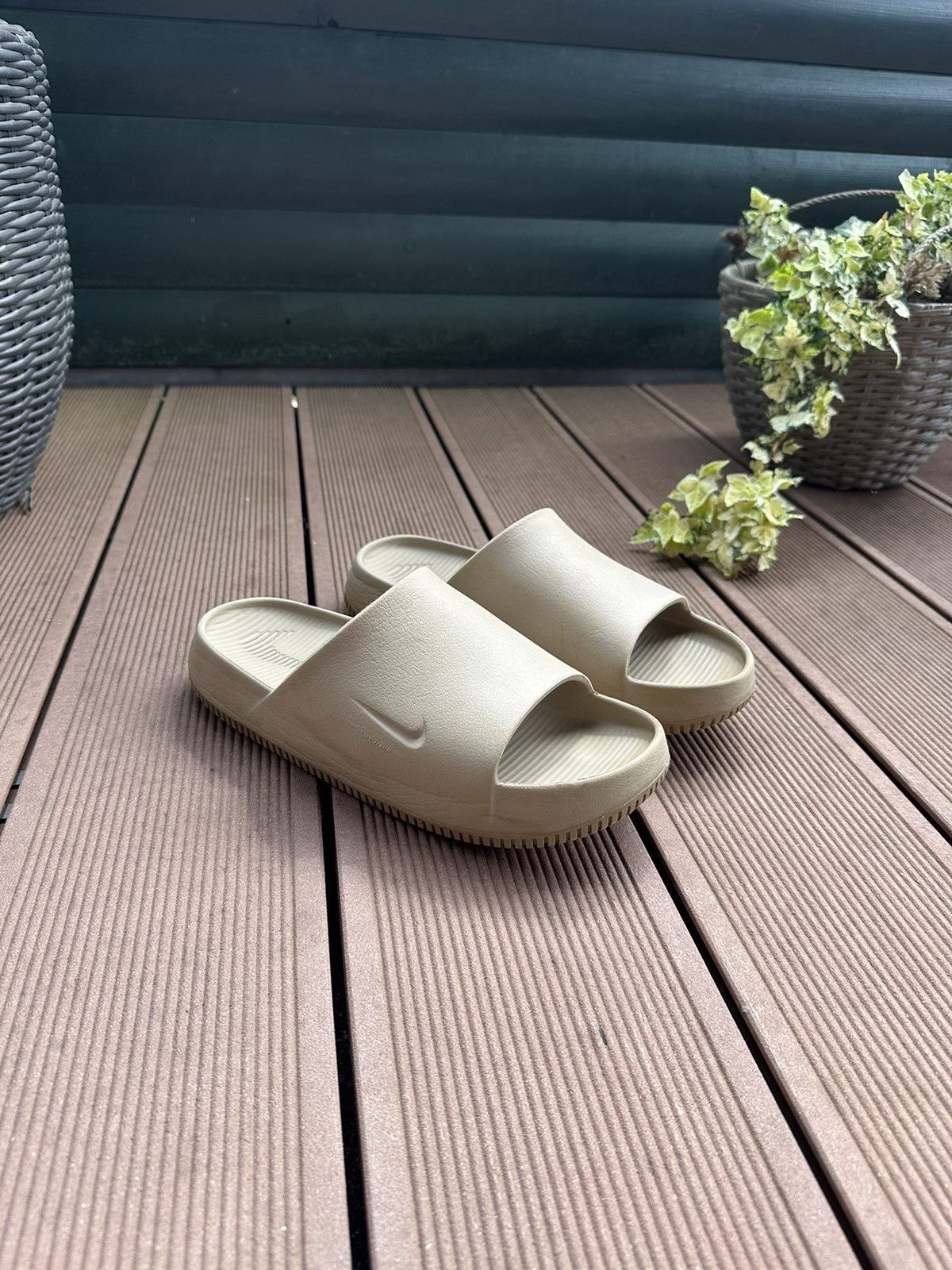 Nike Nike Swoosh Slides Size US 10 / EU 43 - 1 Thumbnail