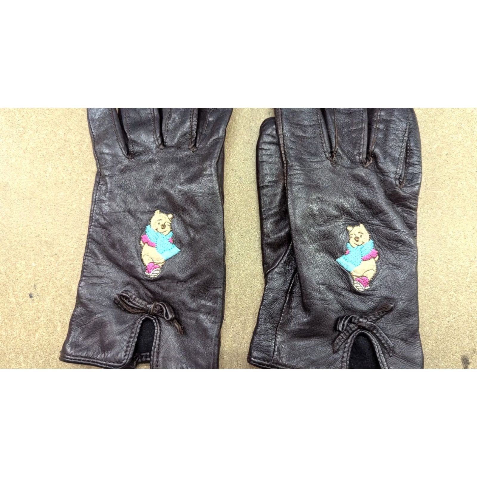Disney VINTAGE Disney Winnie The Pooh Genuine Leather Womens Gloves Size S Brown Winter Ladies Size ONE SIZE - 2 Thumbnail