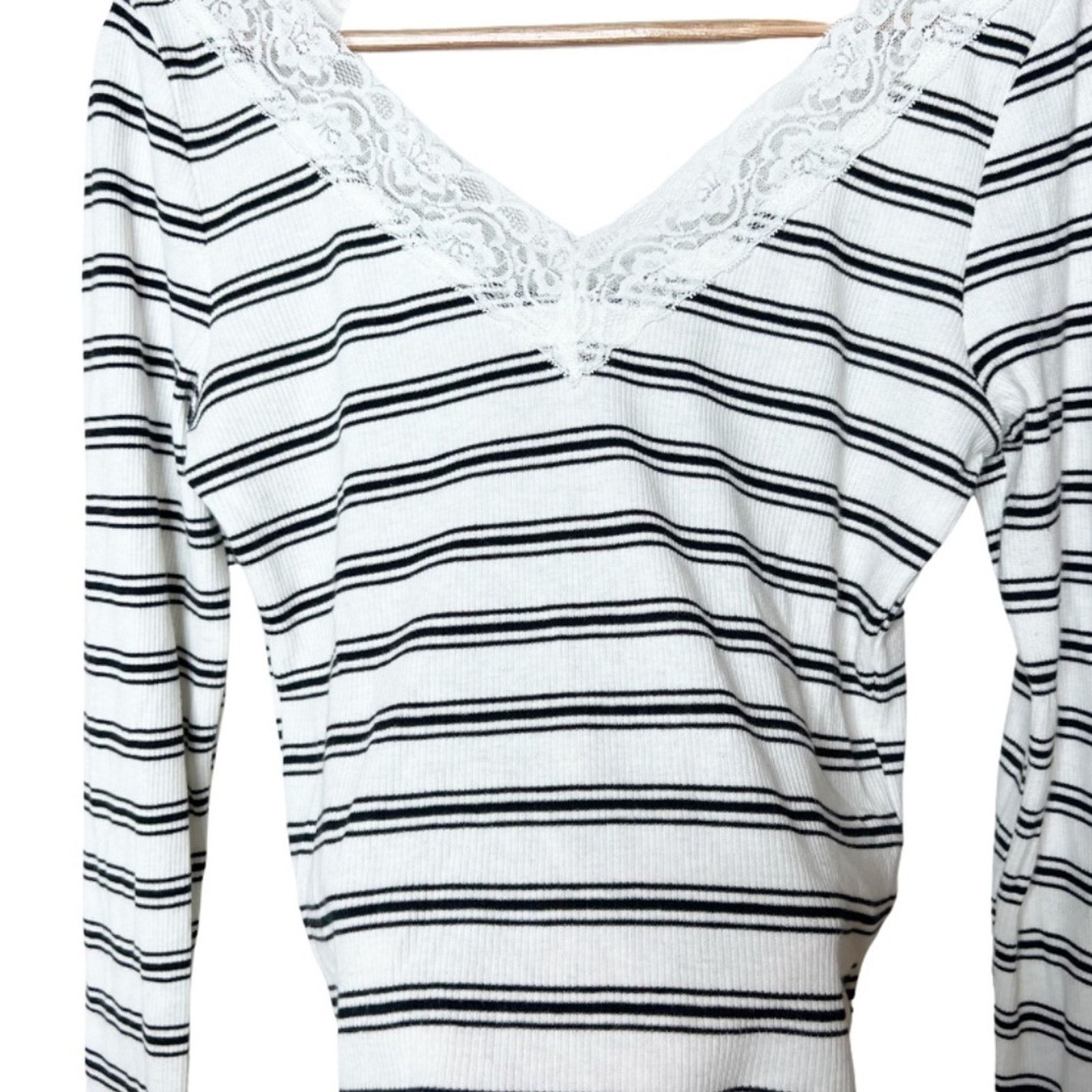 Other Heart & Hips Black & White Striped Lace Ribbed Crop Blouse Size L / US 10 / IT 46 - 7 Thumbnail