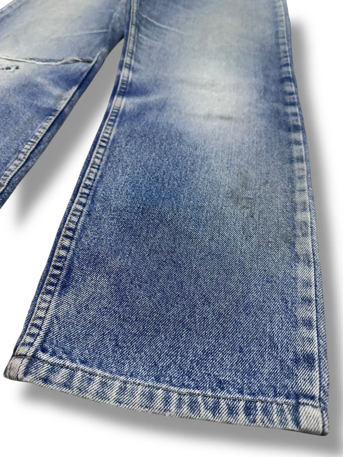 Levi's Vintage Levi's Distressed Baggy Loose Fit With Faded Wash Size US 31 - 12 Thumbnail