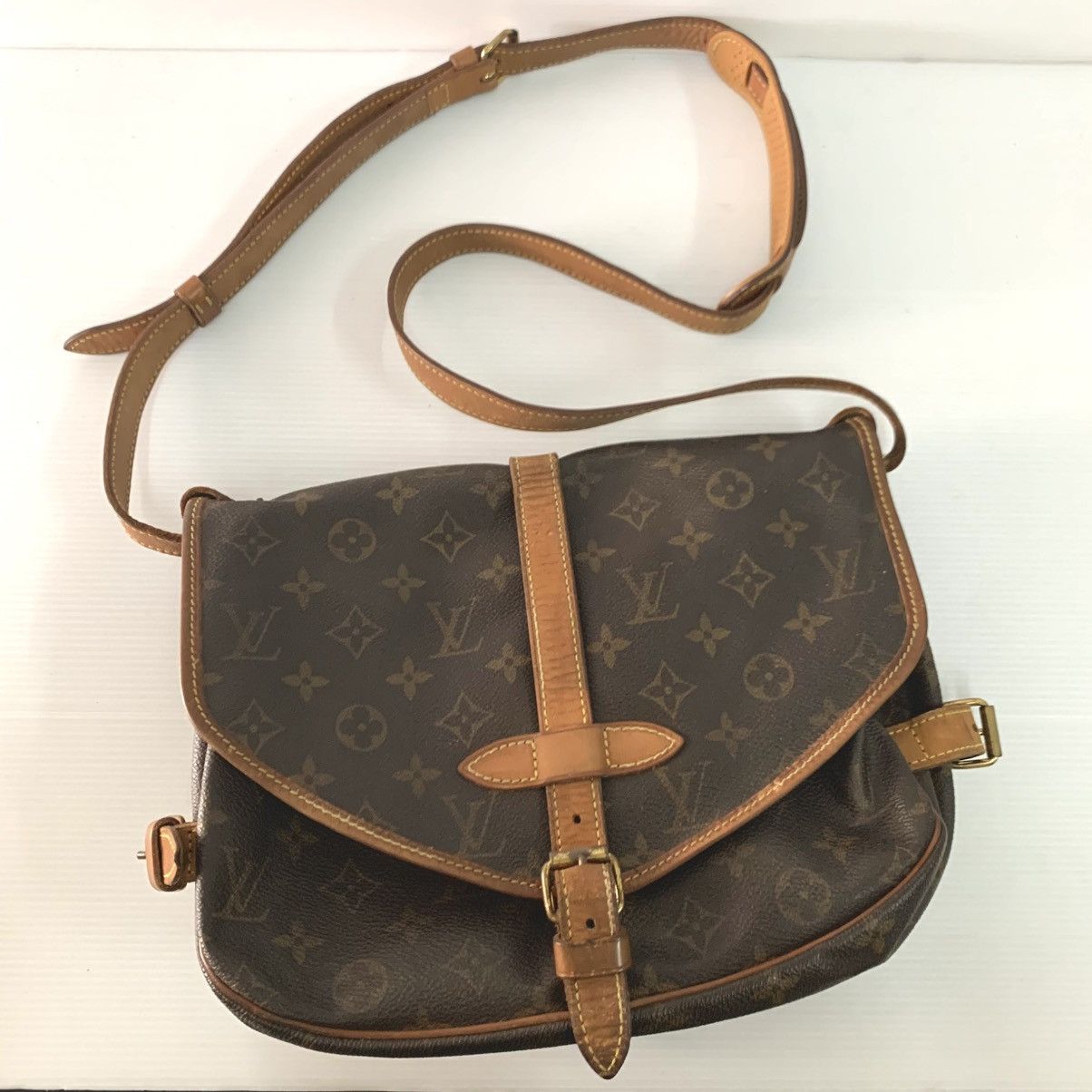 Louis Vuitton Louis Vuitton Monogram Saumur 30 Slingbag Size ONE SIZE - 2 Thumbnail