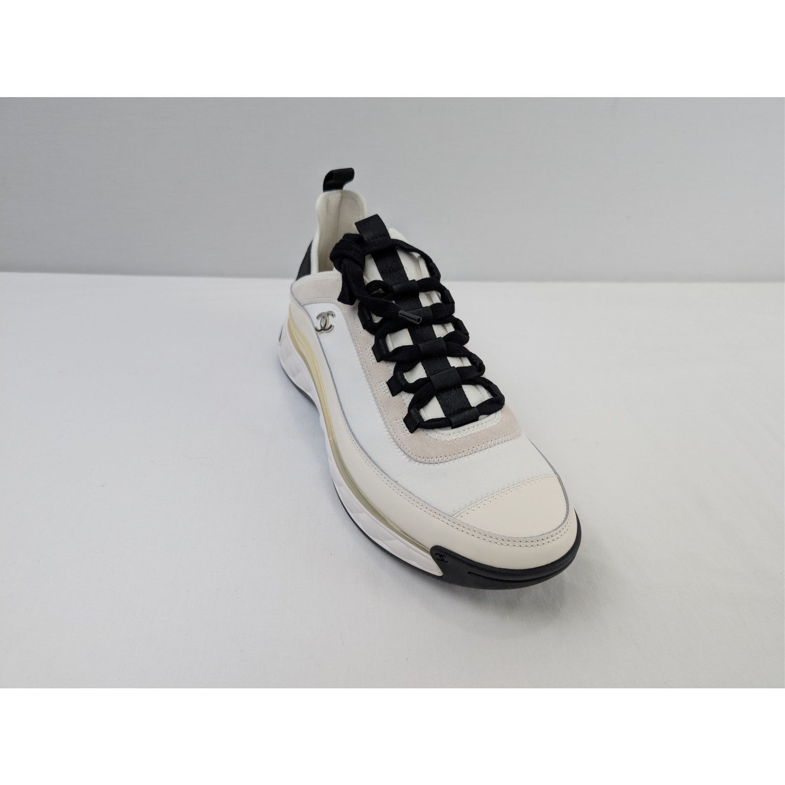 Chanel o1rshd1 Low Top Sneakers in White/Black Size US 10 / EU 43 - 3 Thumbnail