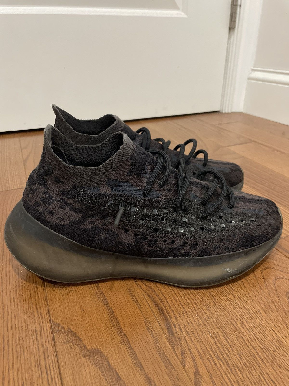 Yezzy 380 onxy
