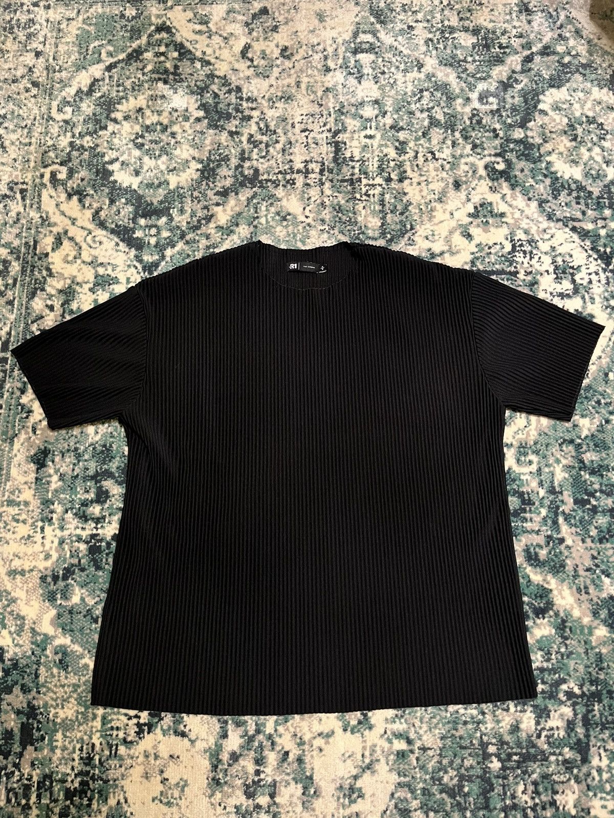 Simons Homme Plissé Issey Miyake look alike tee Size US S / EU 44-46 / 1 - 1 Preview