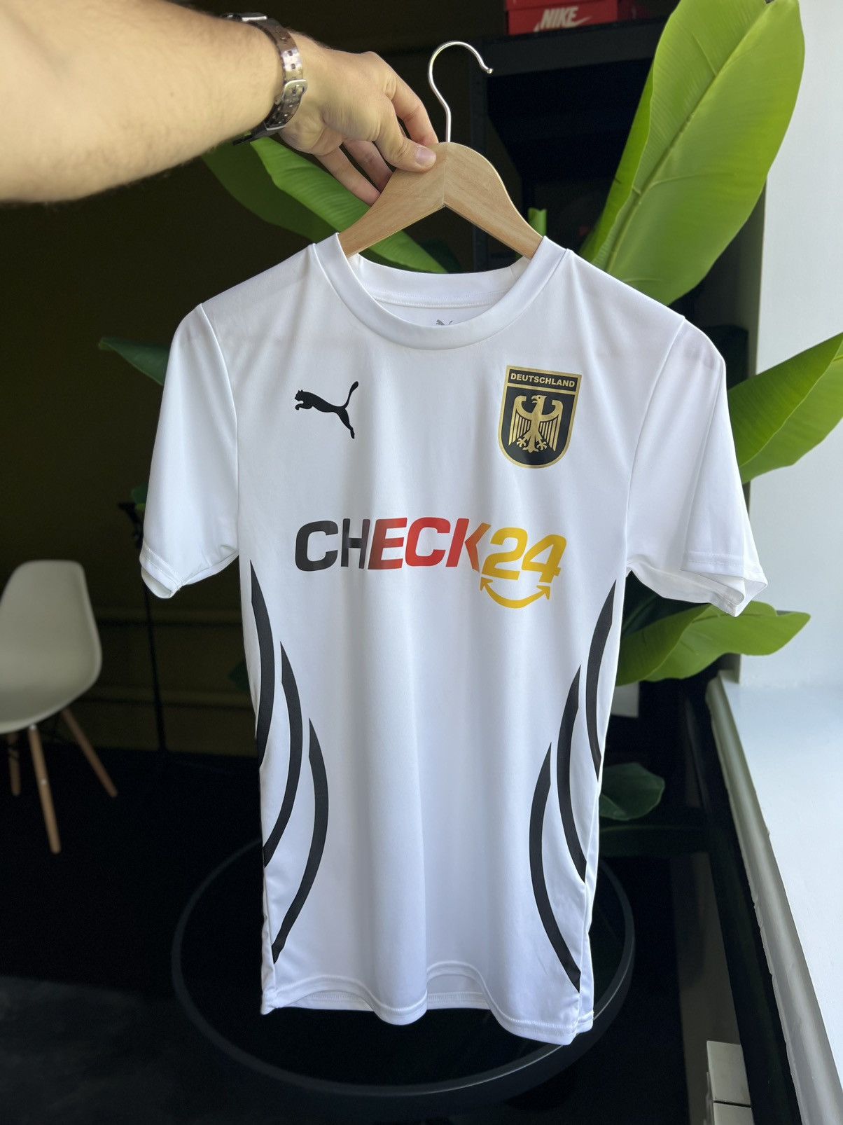 Puma PUMA Germany Football Shirt – CHECK24 Sponsor – Size S Y2K Size US S / EU 44-46 / 1 - 3 Thumbnail