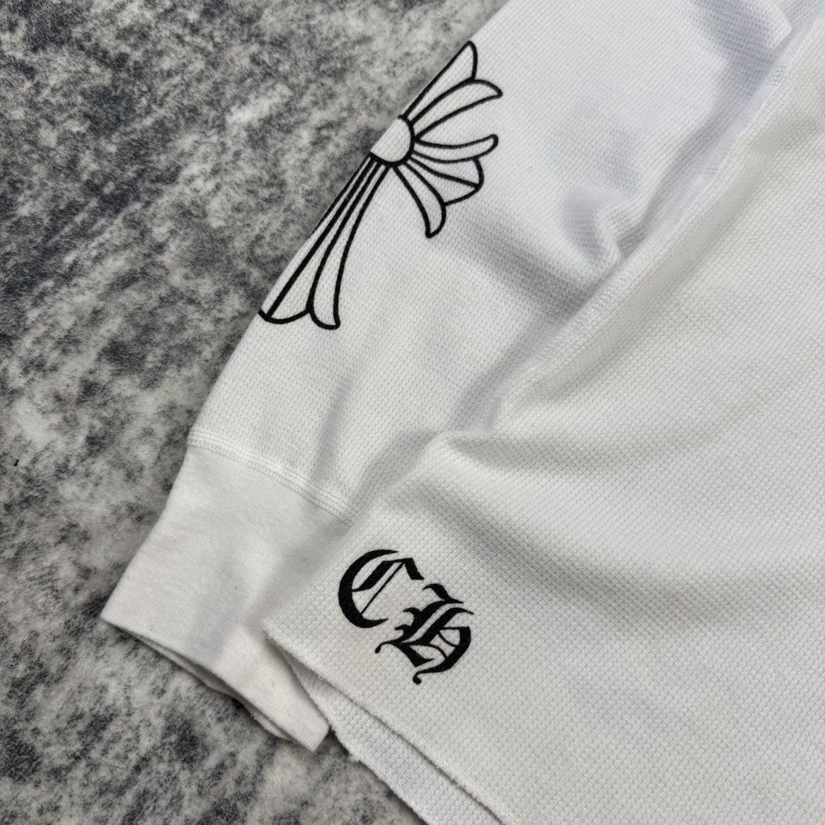 Chrome Hearts Chrome Hearts Horseshoe Cross Scroll Thermal ‘White’ L/S Size US M / EU 48-50 / 2 - 3 Thumbnail
