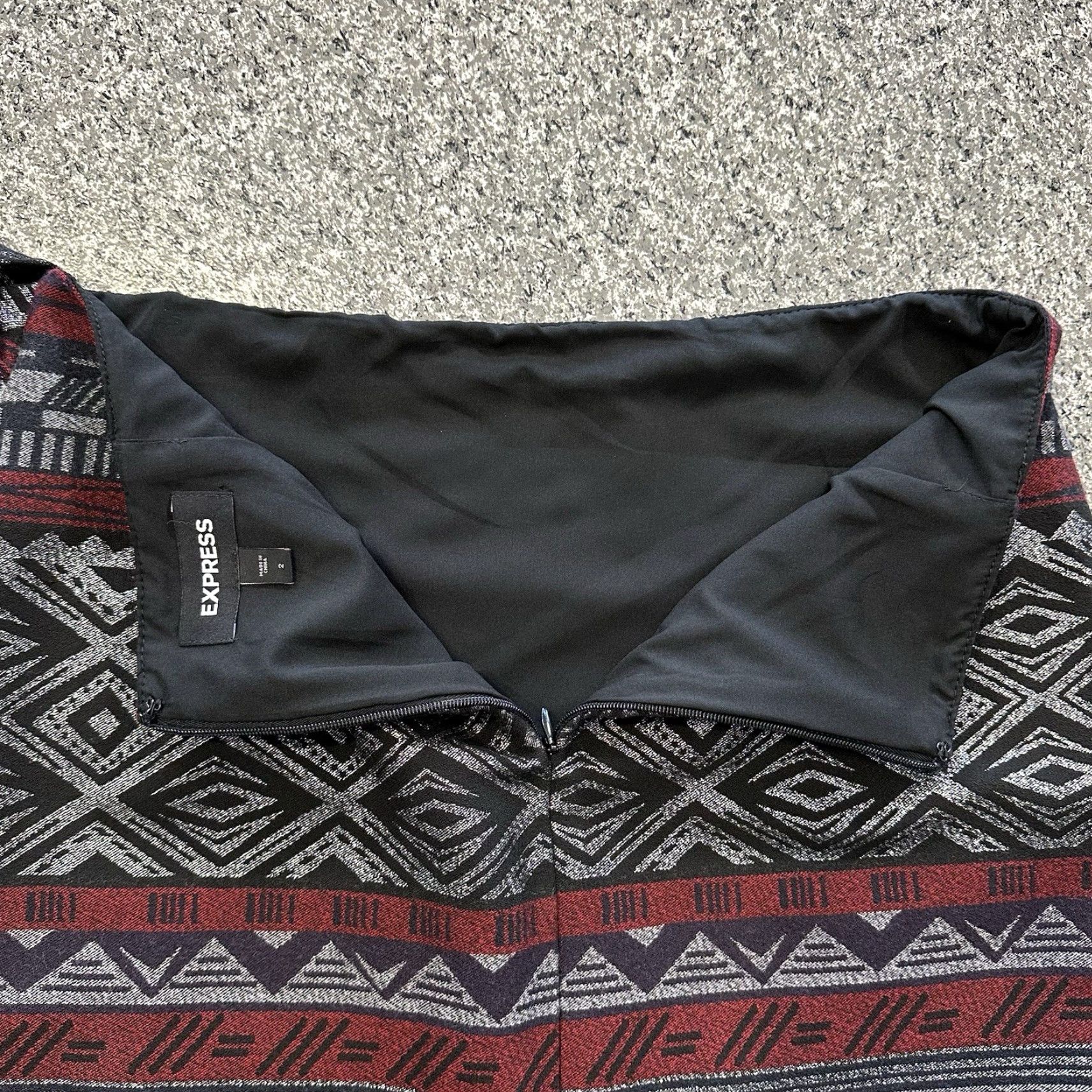 Express Express Skirt Womens 2 Red Aztec Jacquard Mini - Midi? (Note: Original title indicates "Mini" and "Aztec" pattern; no new info added) Size 26" / US 2 / IT 38 - 3 Thumbnail