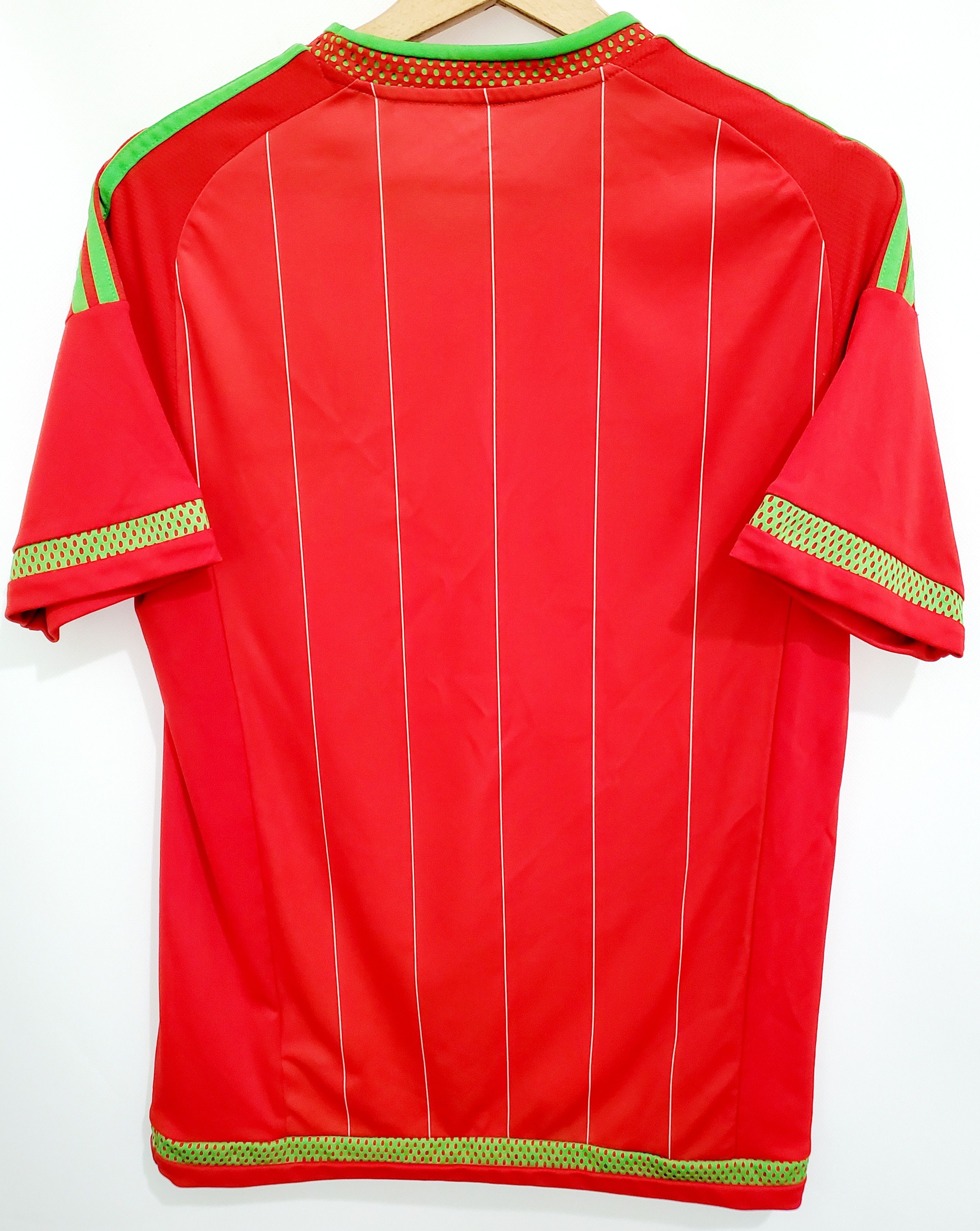 Adidas Wales Home 2015/2016 Soccer Jersey perfect condition size S Size US S / EU 44-46 / 1 - 3 Thumbnail