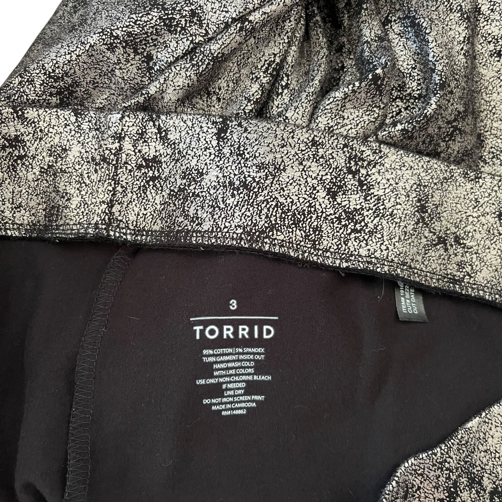 Other Torrid metallic foil crosshatch spandex premium leggings Size 42" / US 20 - 5 Thumbnail